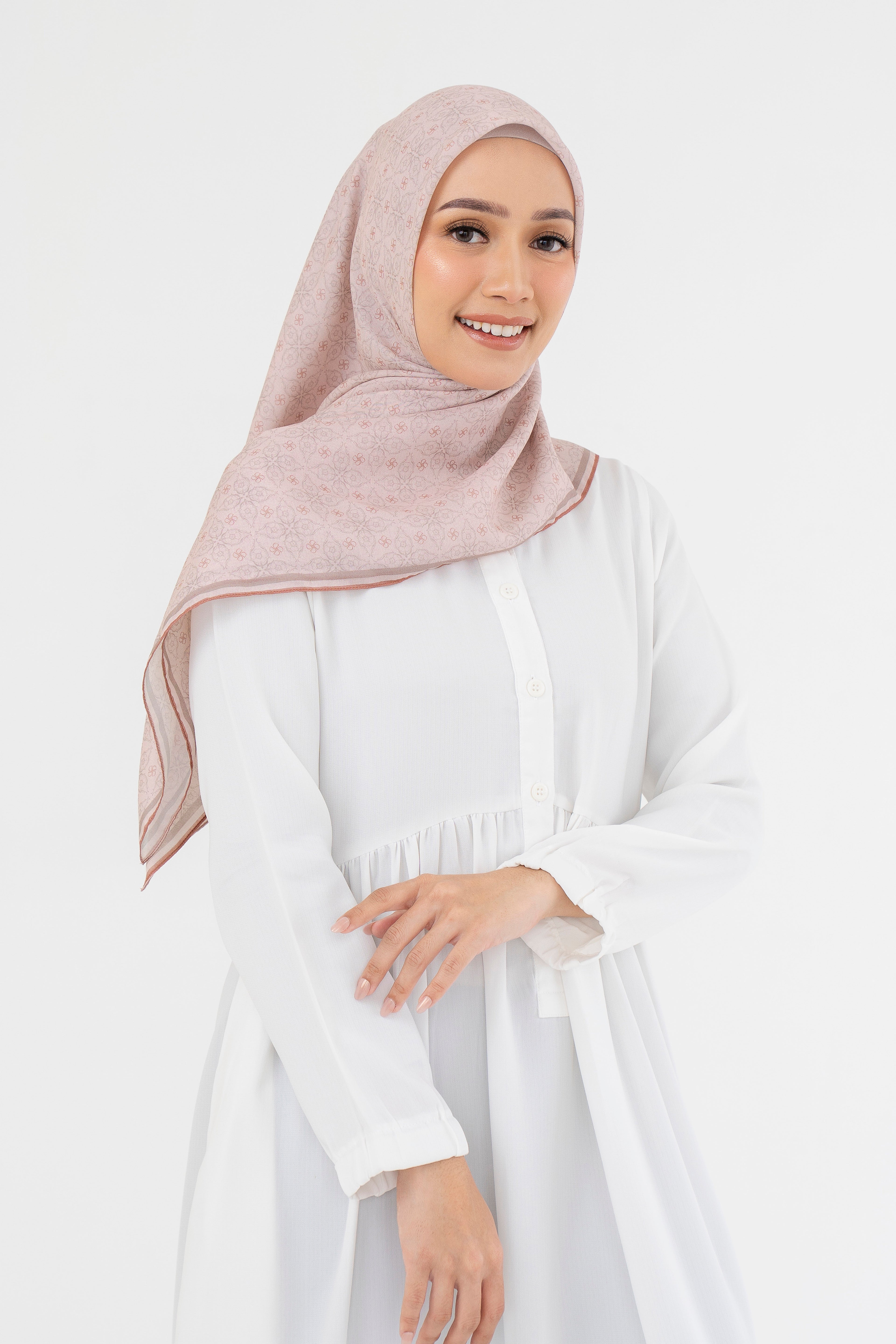 Ultrafine Luna Scarf Kerudung Segi Empat