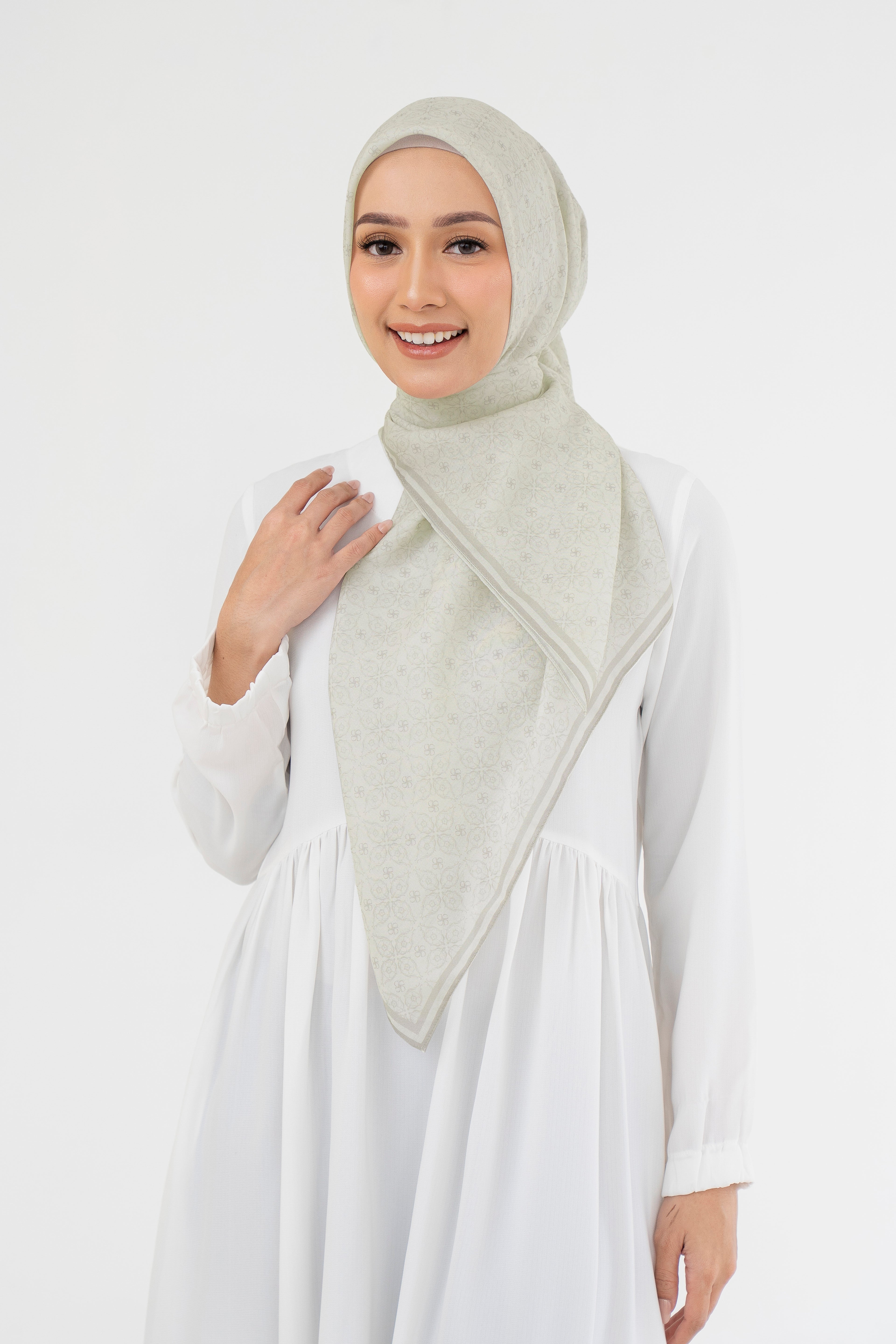 Ultrafine Luna Scarf Kerudung Segi Empat