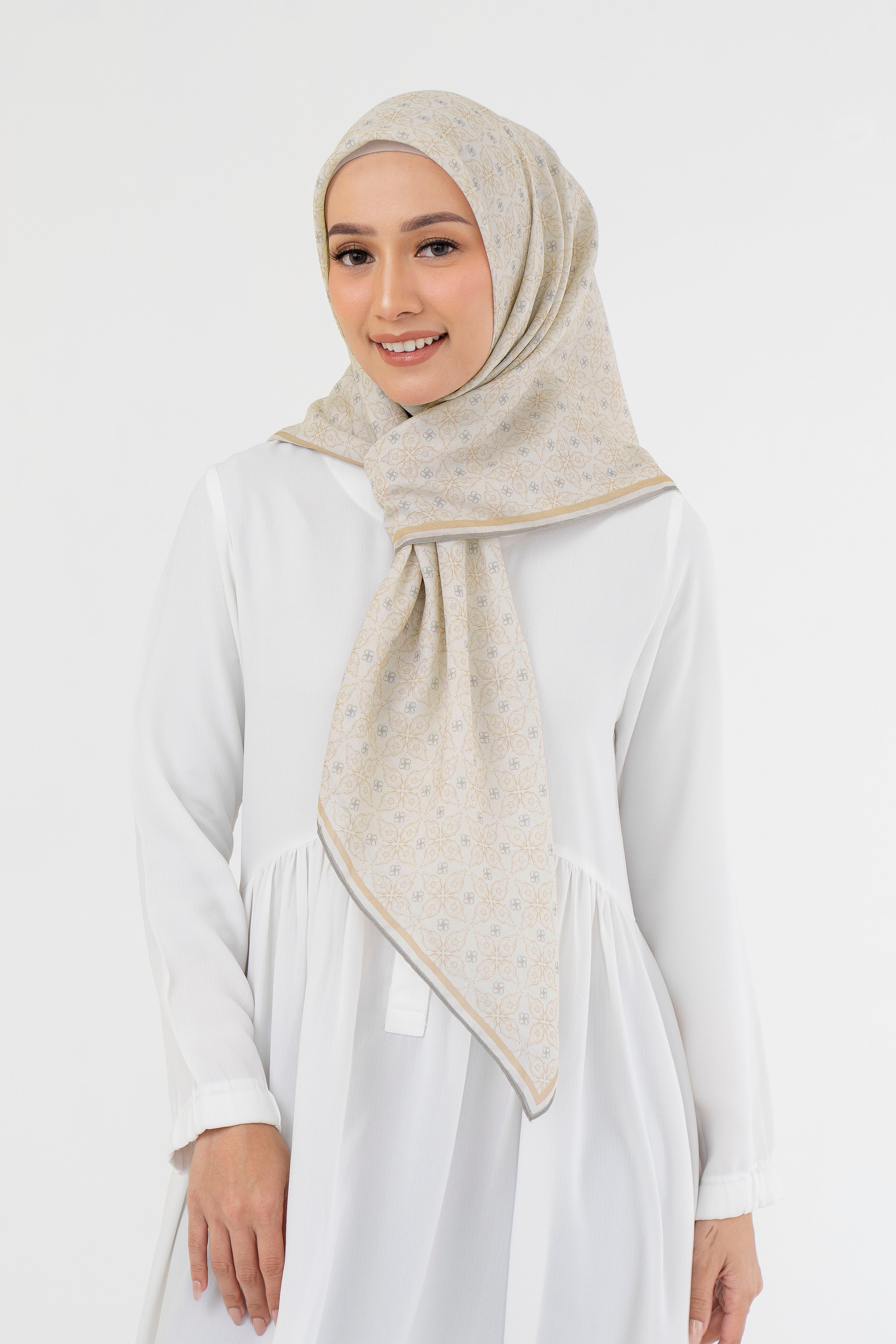 Ultrafine Luna Scarf Kerudung Segi Empat
