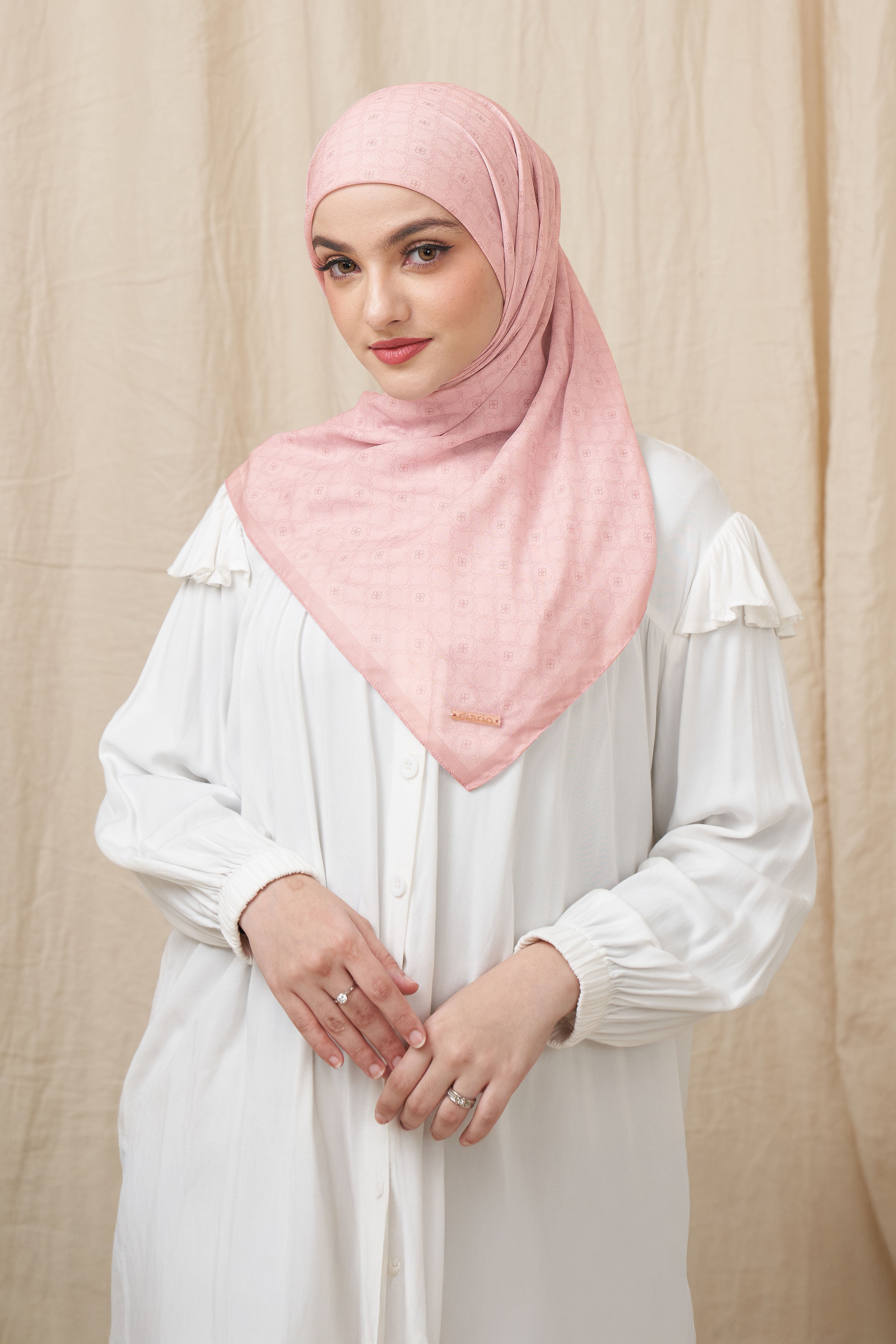 Ultrafine Ivana Scarf Kerudung Segi Empat