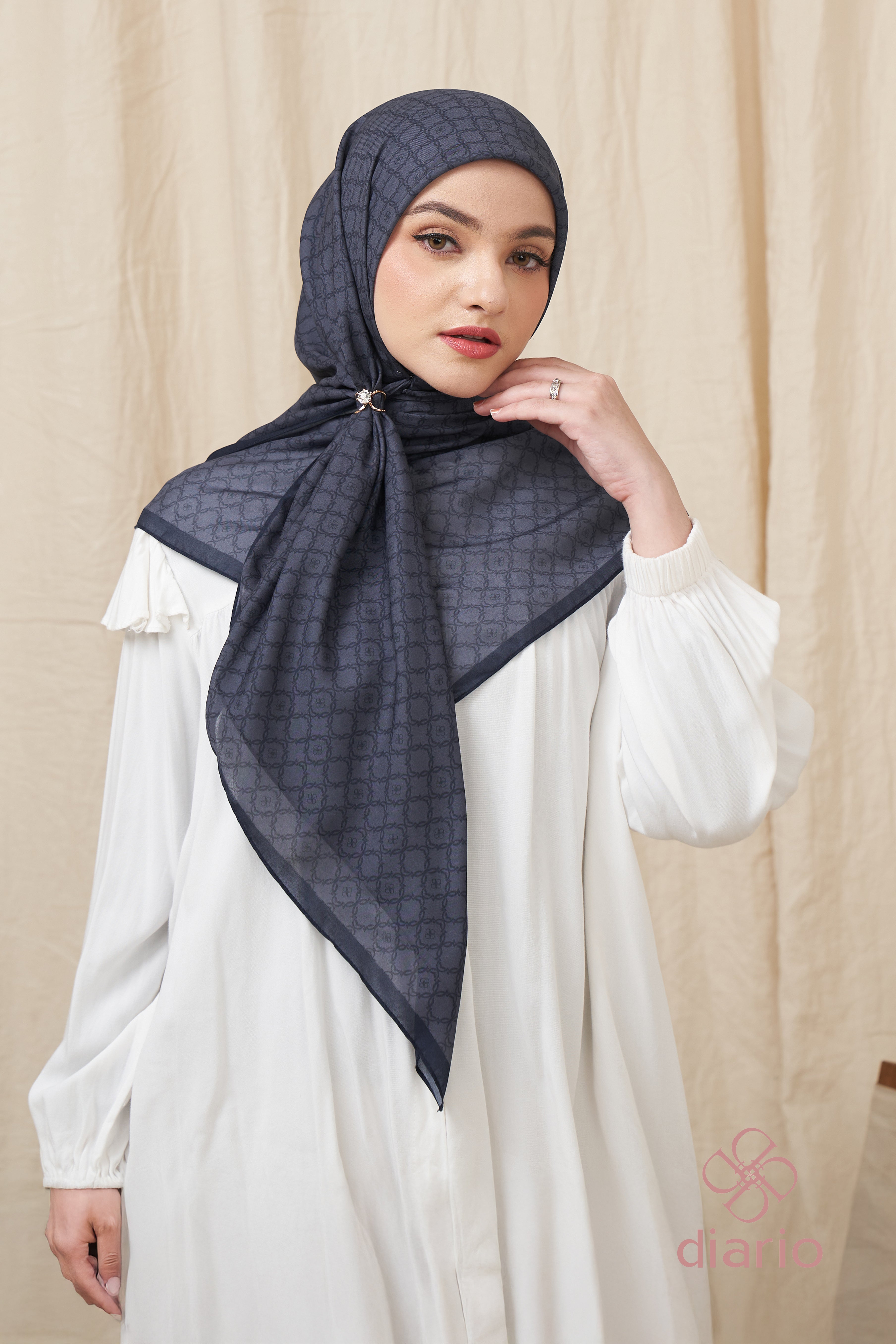 Diario - Ultrafine Ivana Scarf Kerudung Segi Empat