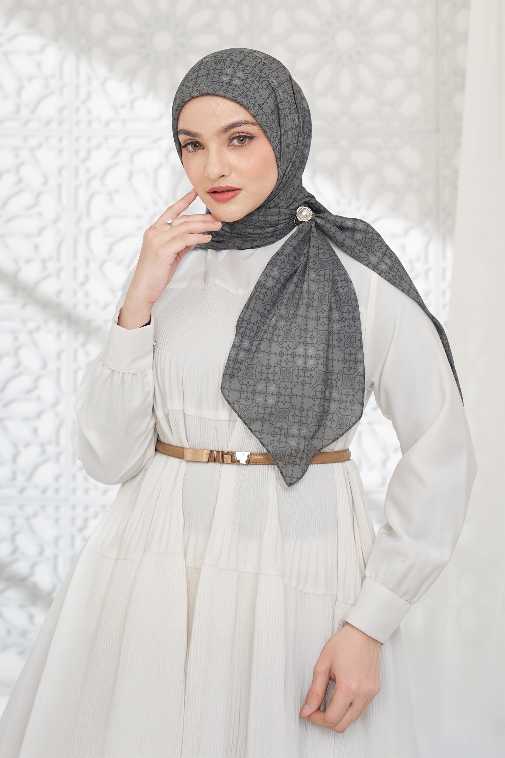 Ultrafine Jenna Scarf Kerudung Segi Empat