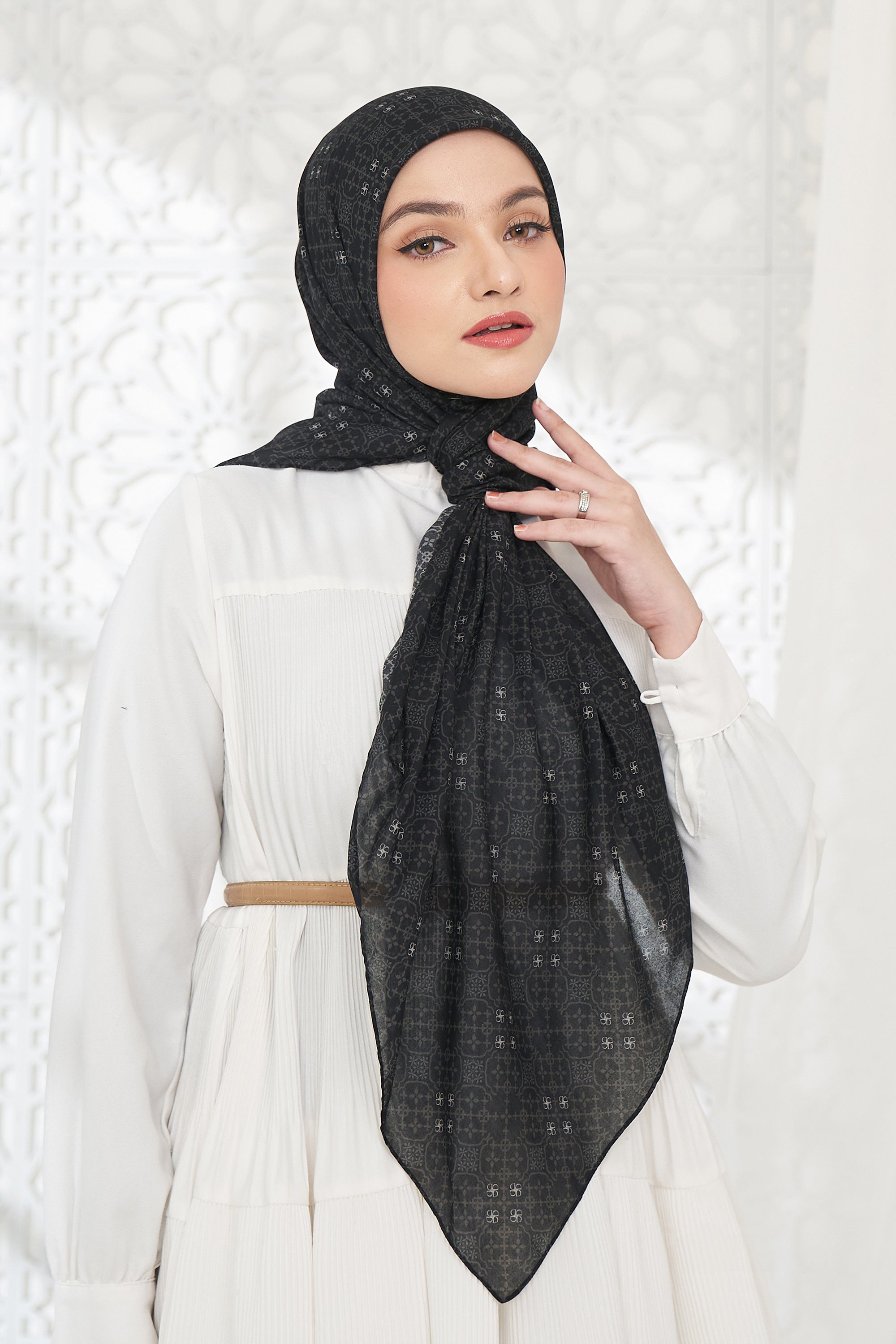 Ultrafine Jenna Scarf Kerudung Segi Empat