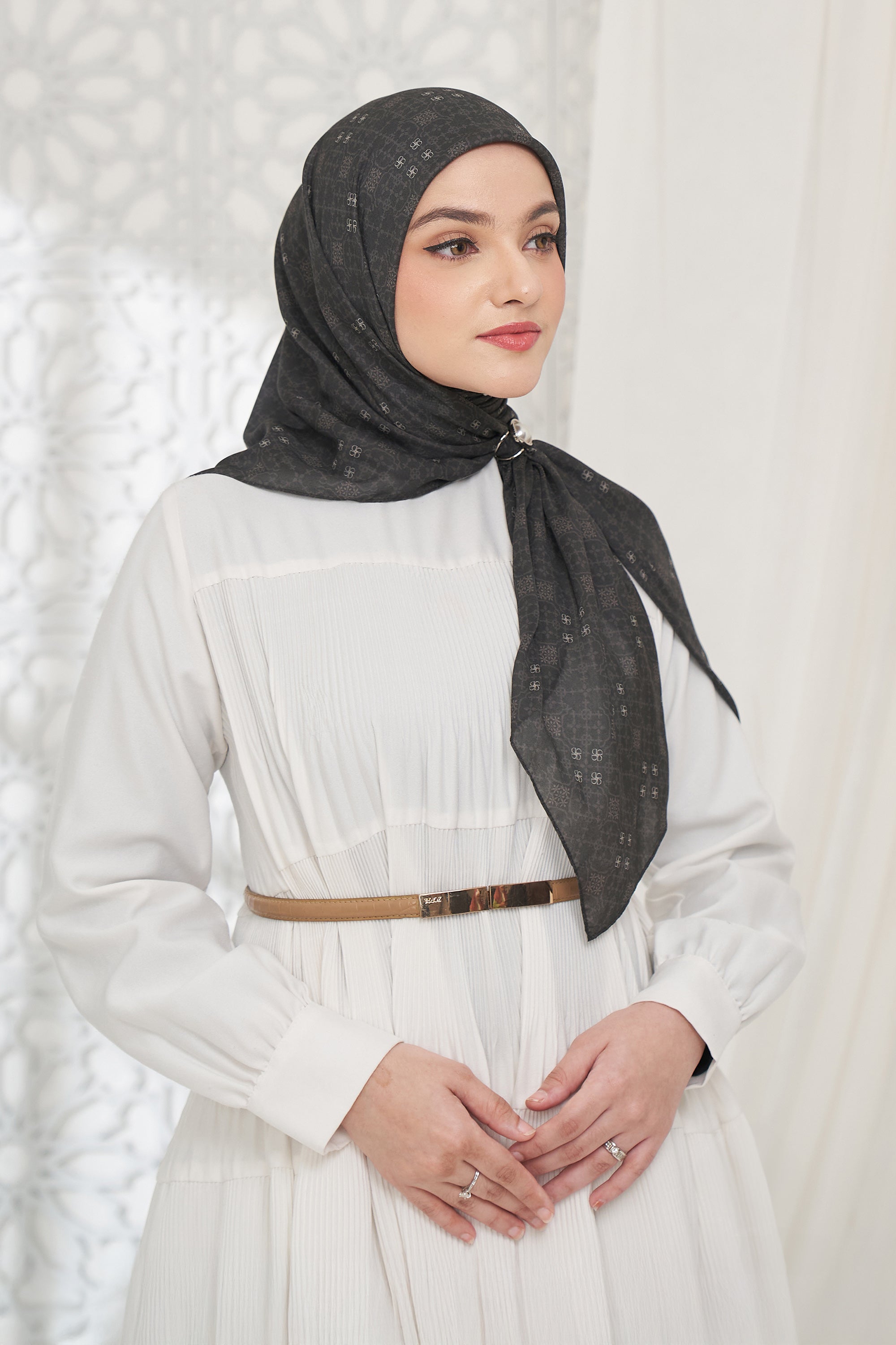 Ultrafine Jenna Scarf Kerudung Segi Empat