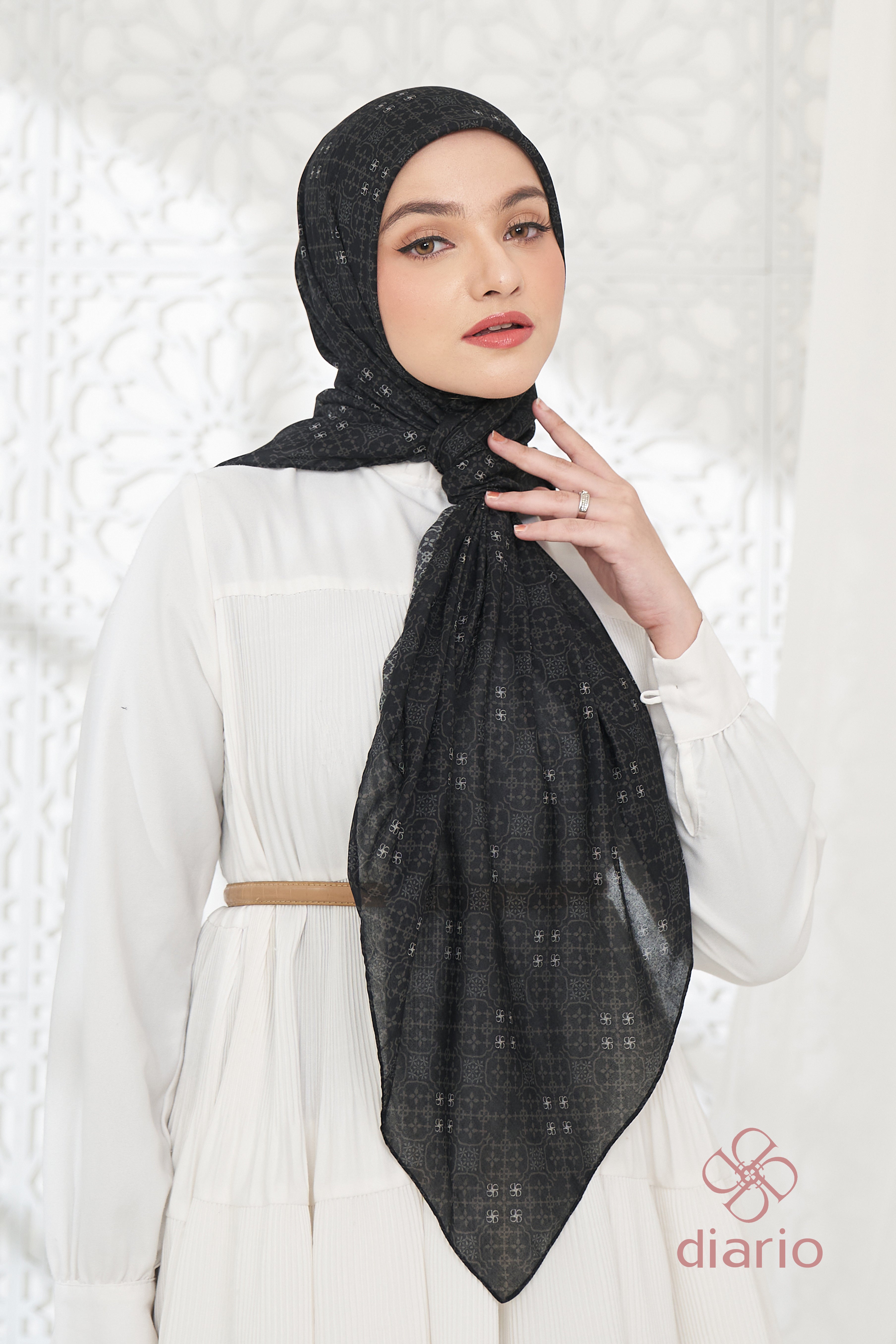 Diario - Ultrafine Jenna Scarf Kerudung Segi Empat