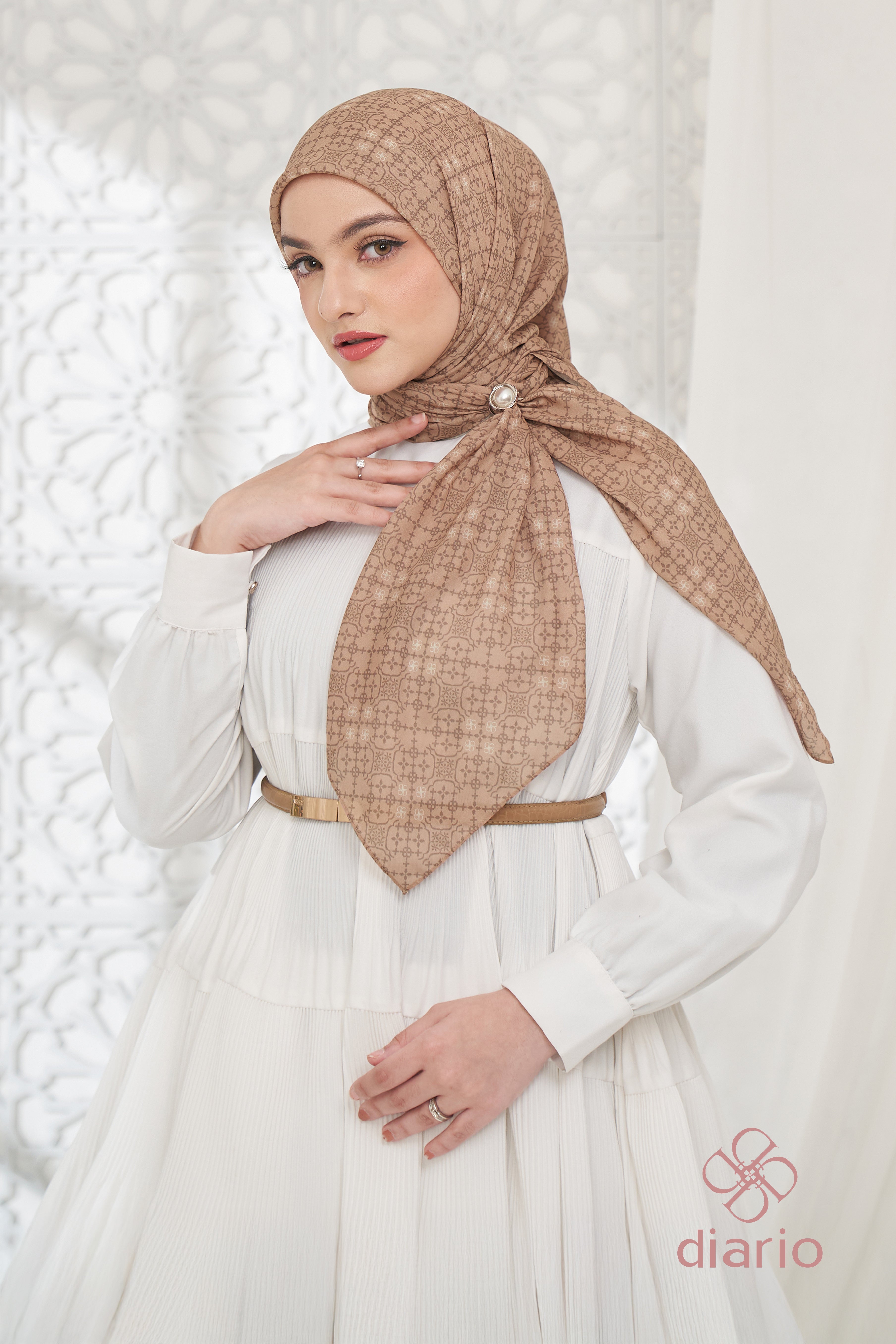 Diario - Ultrafine Jenna Scarf Kerudung Segi Empat