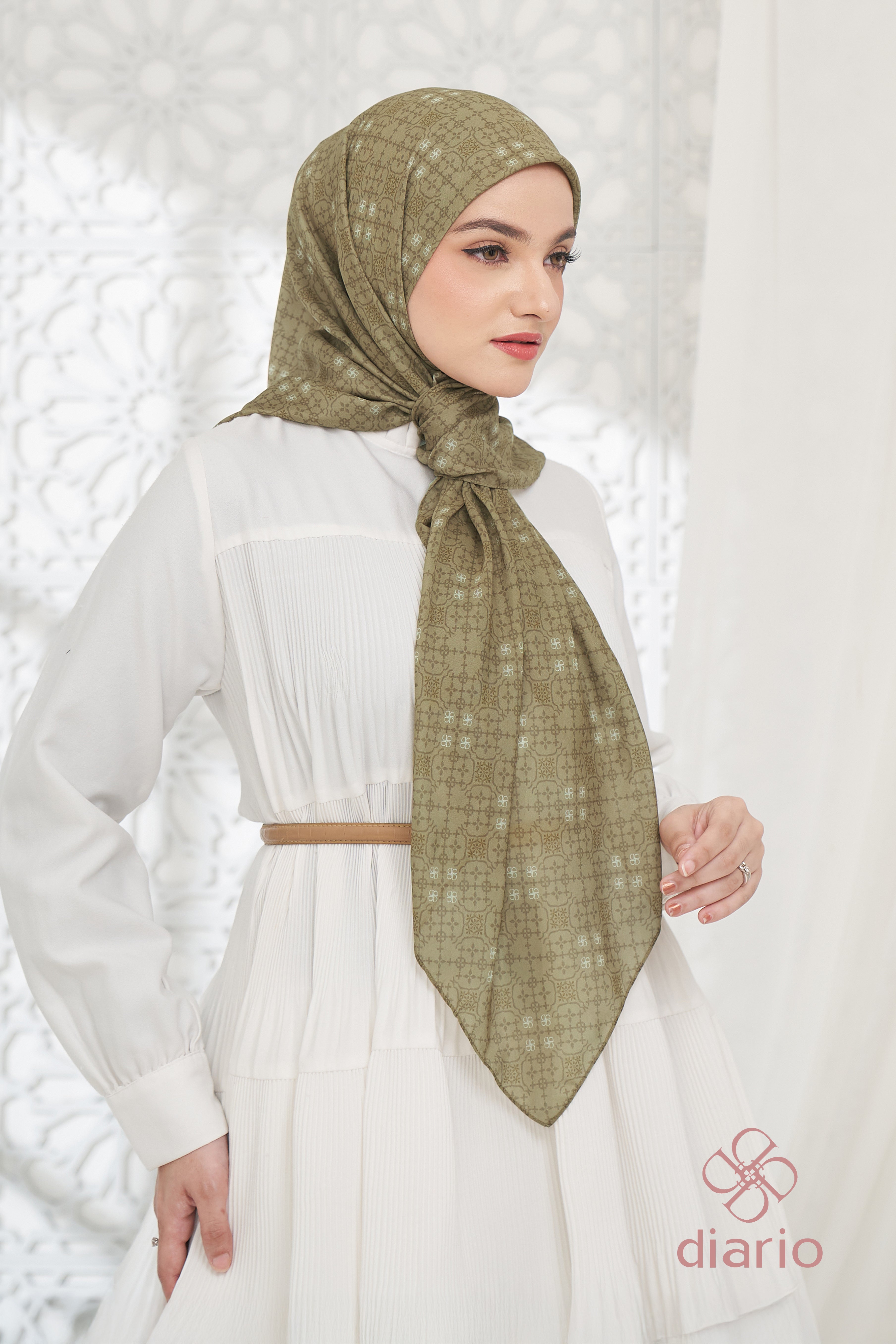 Diario - Ultrafine Jenna Scarf Kerudung Segi Empat