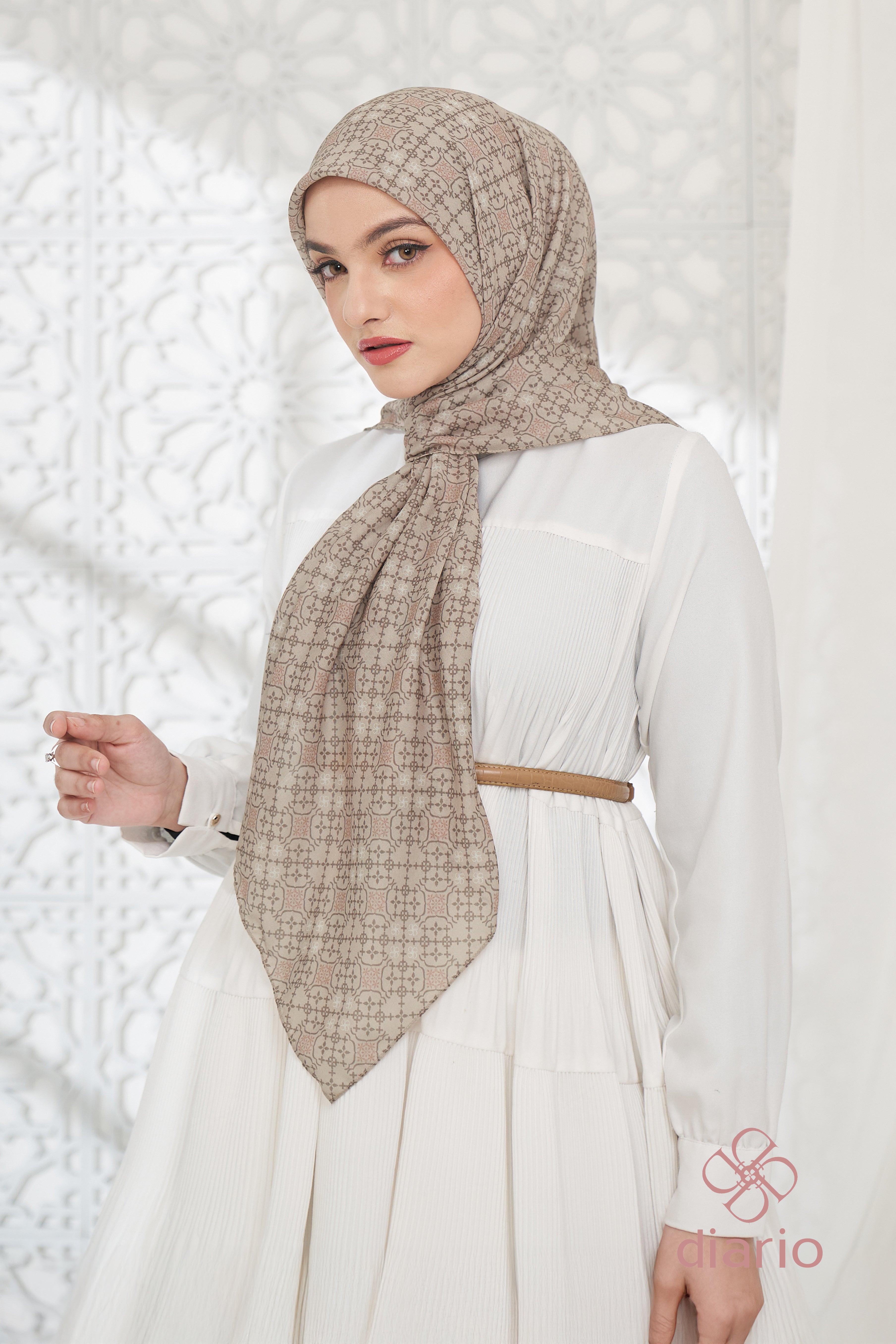 Diario - Ultrafine Jenna Scarf Kerudung Segi Empat