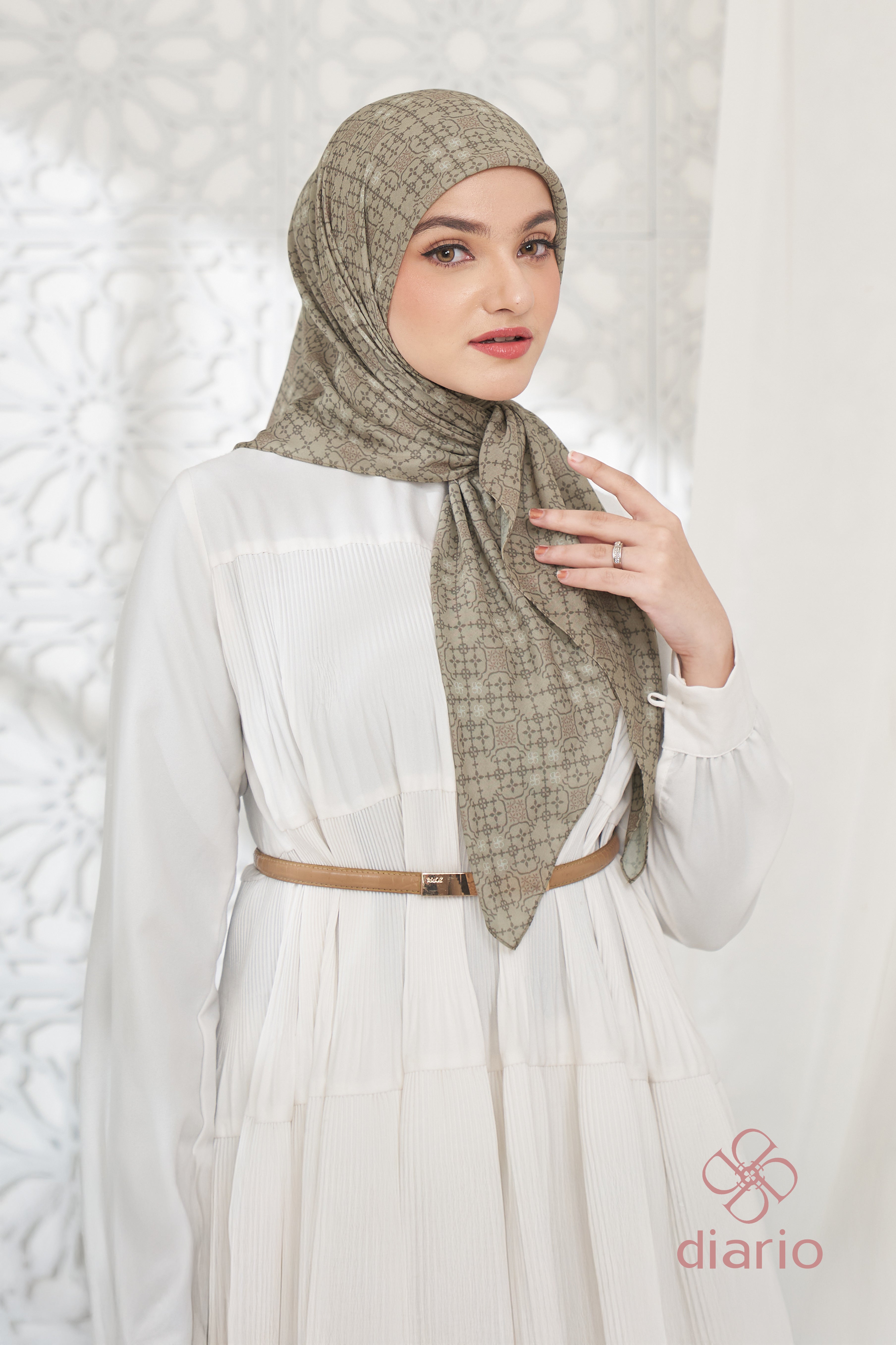 Diario - Ultrafine Jenna Scarf Kerudung Segi Empat