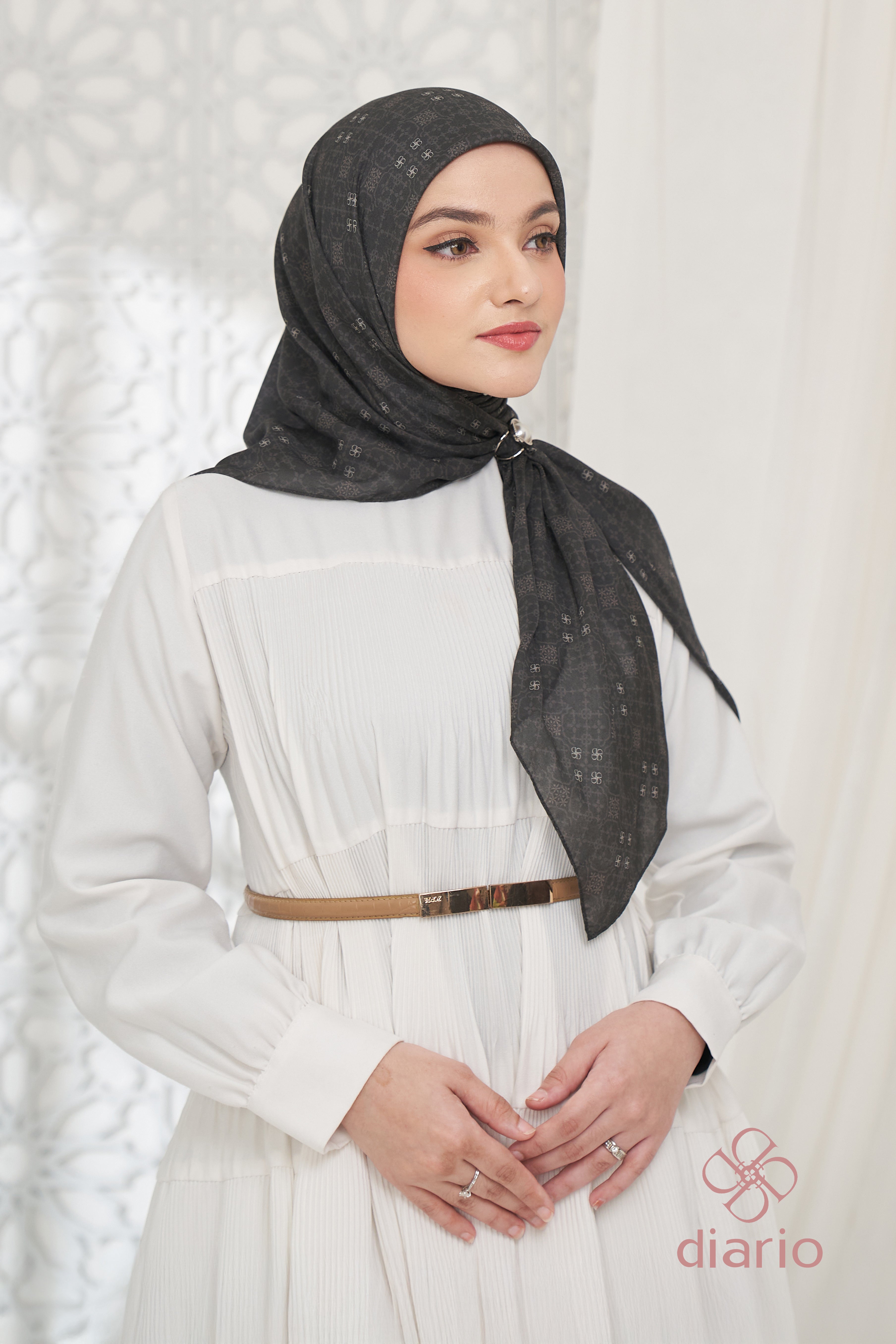 Diario - Ultrafine Jenna Scarf Kerudung Segi Empat