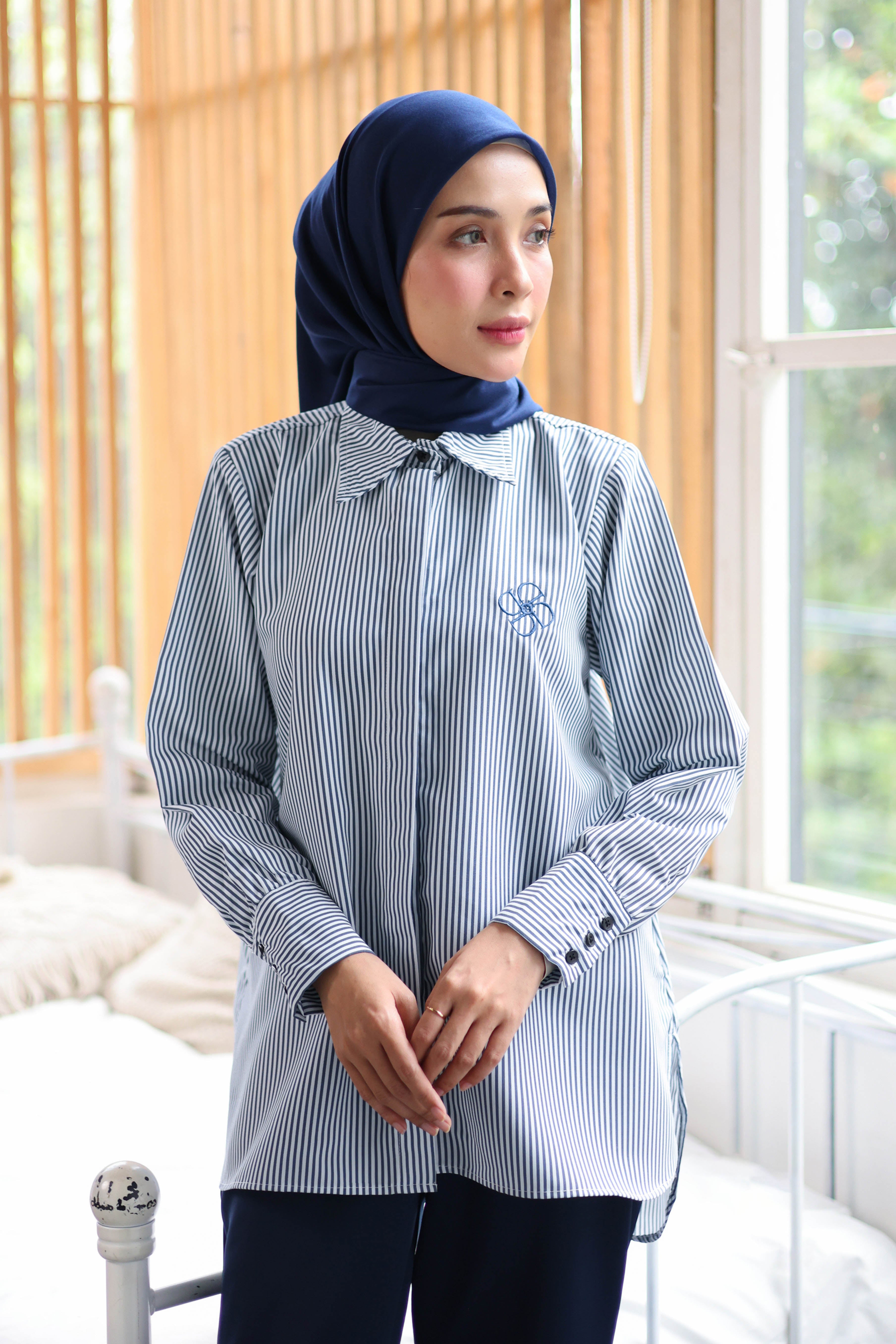 Kemeja Wanita Strip Adeline