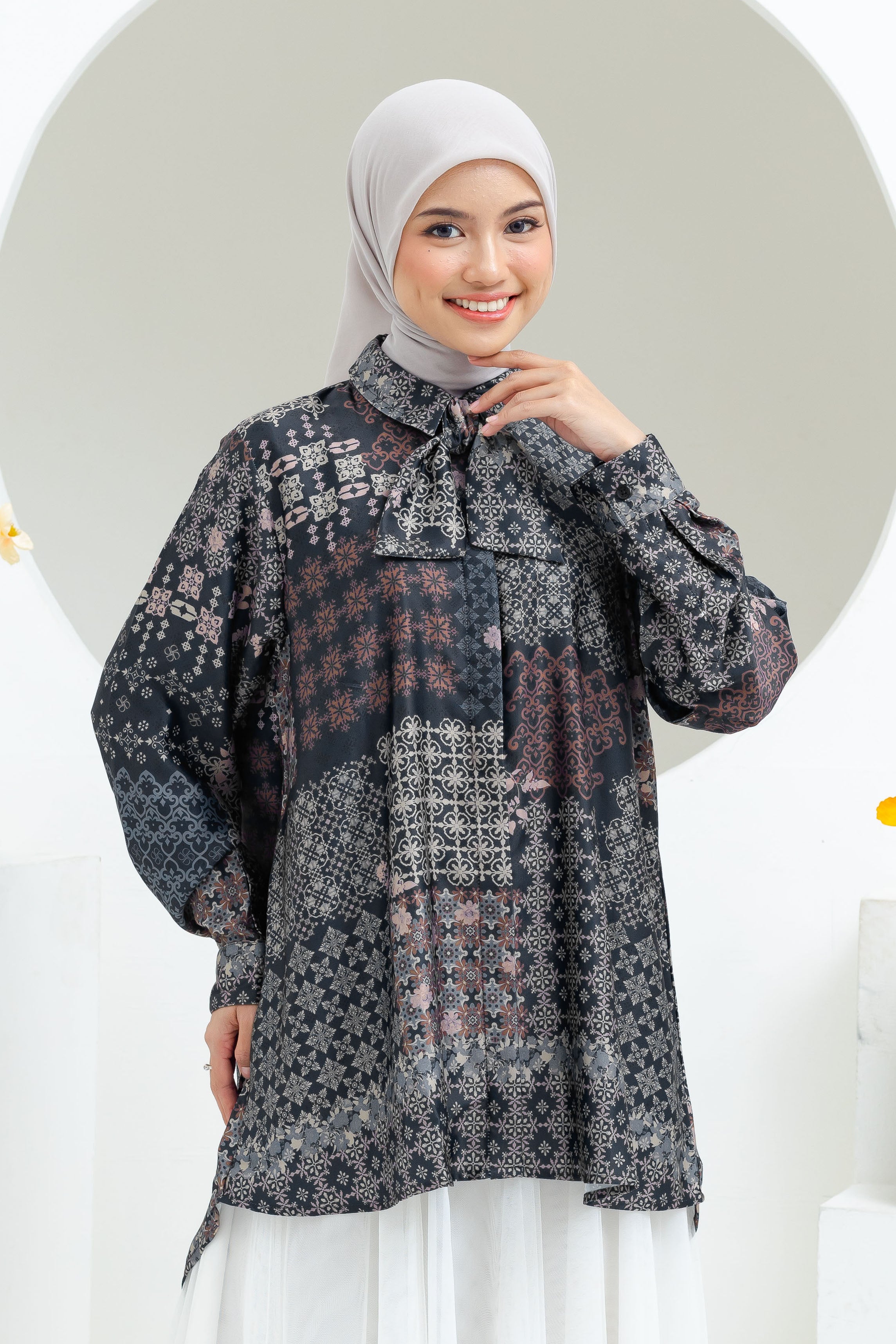 Kemeja Wanita Larissa Series