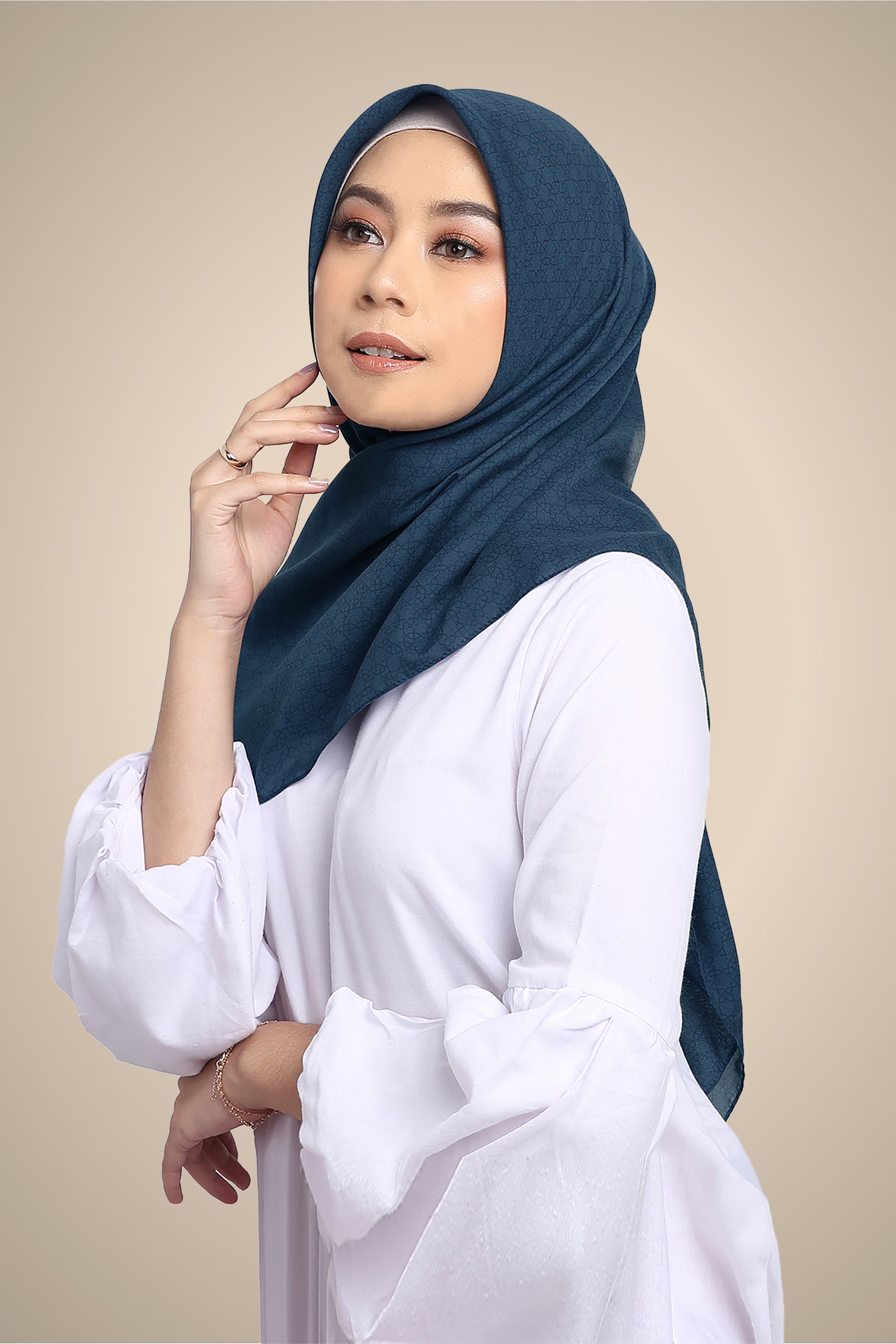 Diario x Nagita Slavina - Ultrafine Travel Series Plain Scarf Kerudung Segi Empat