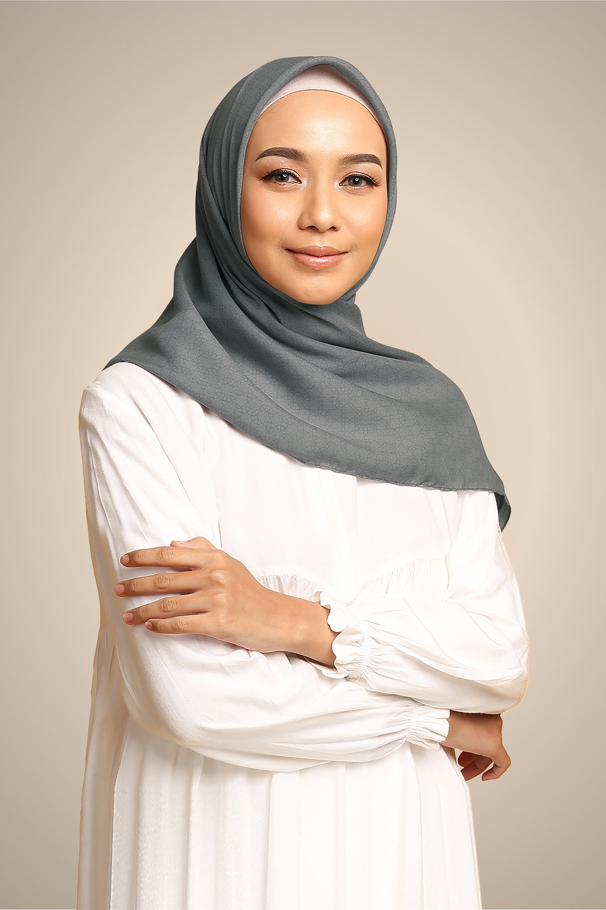 Diario x Nagita Slavina - Ultrafine Travel Series Plain Scarf Kerudung Segi Empat