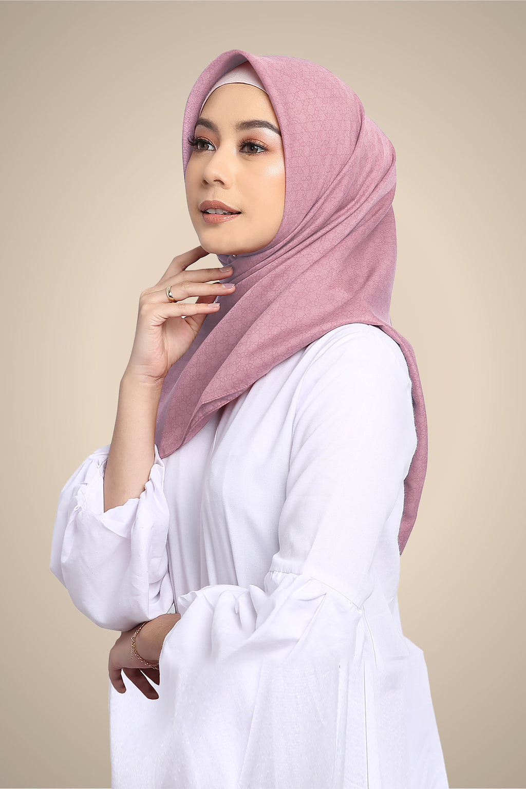Diario x Nagita Slavina - Ultrafine Travel Series Plain Scarf Kerudung Segi Empat