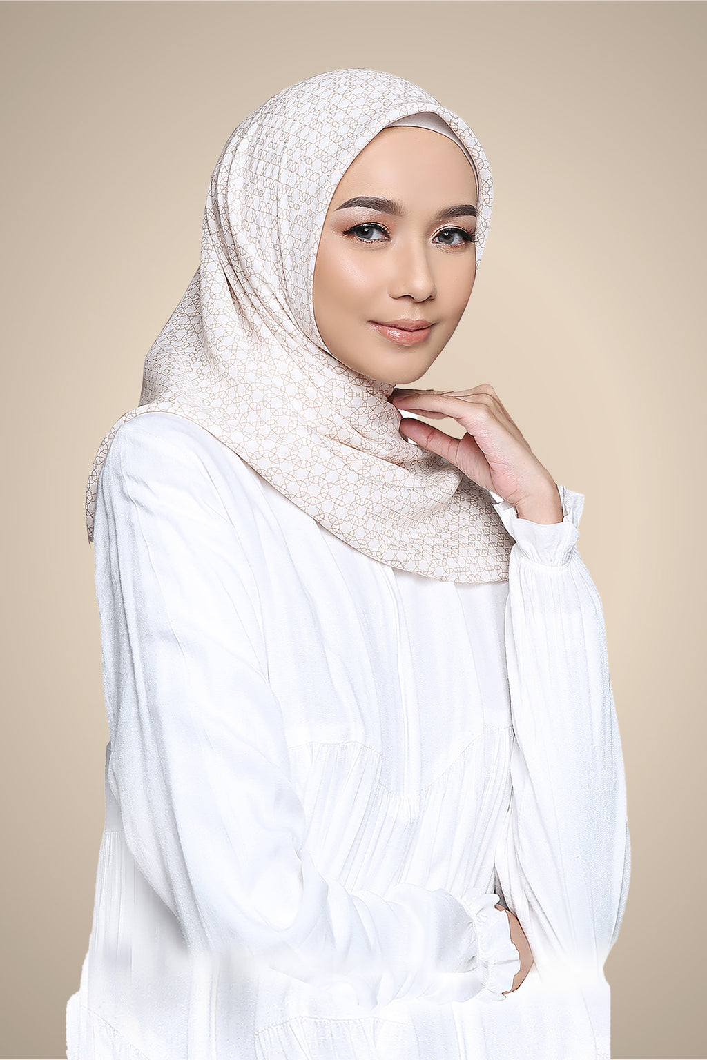 Diario x Nagita Slavina - Ultrafine Travel Series Plain Scarf Kerudung Segi Empat