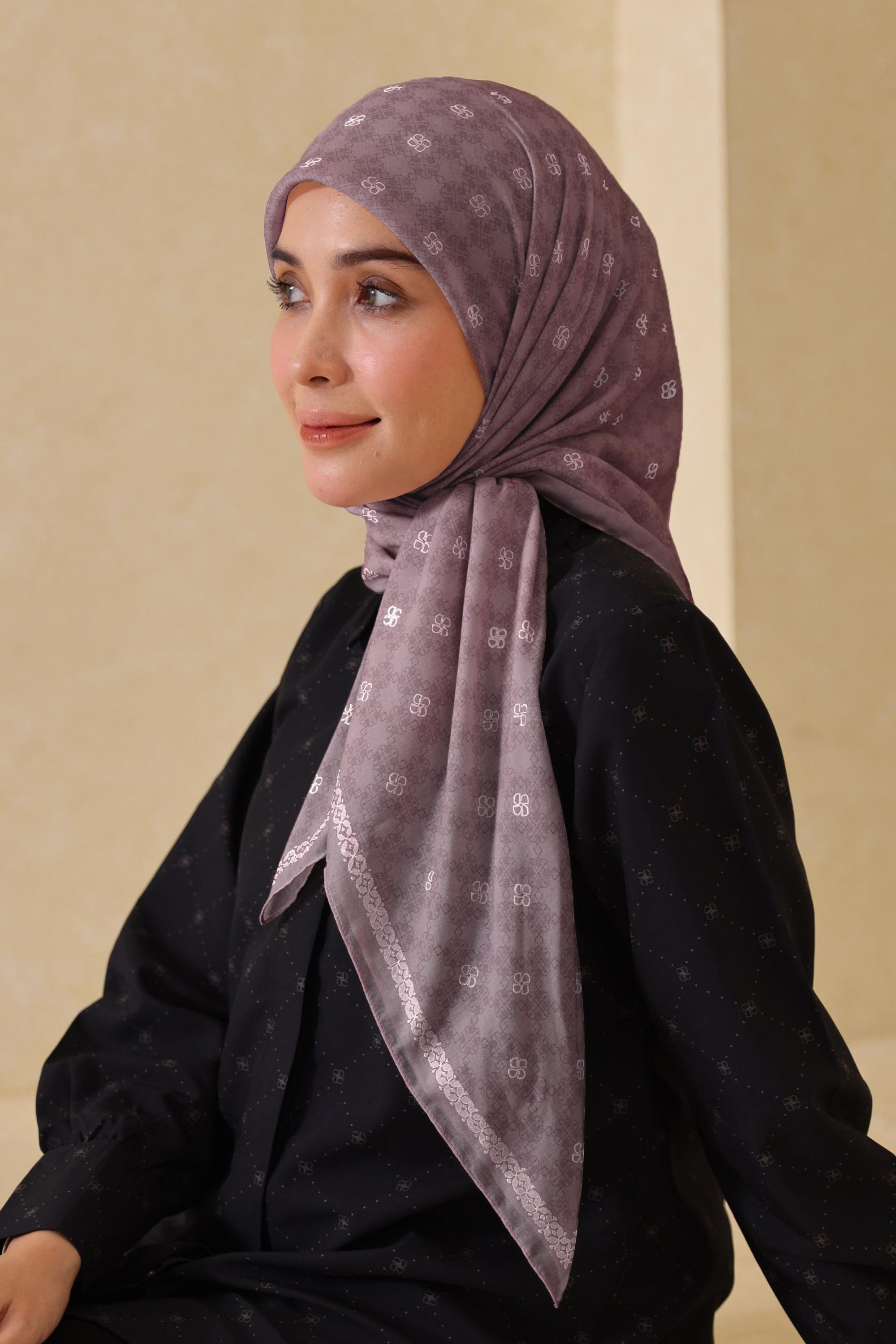 Ultrafine Najwa Scarf Kerudung Segi Empat