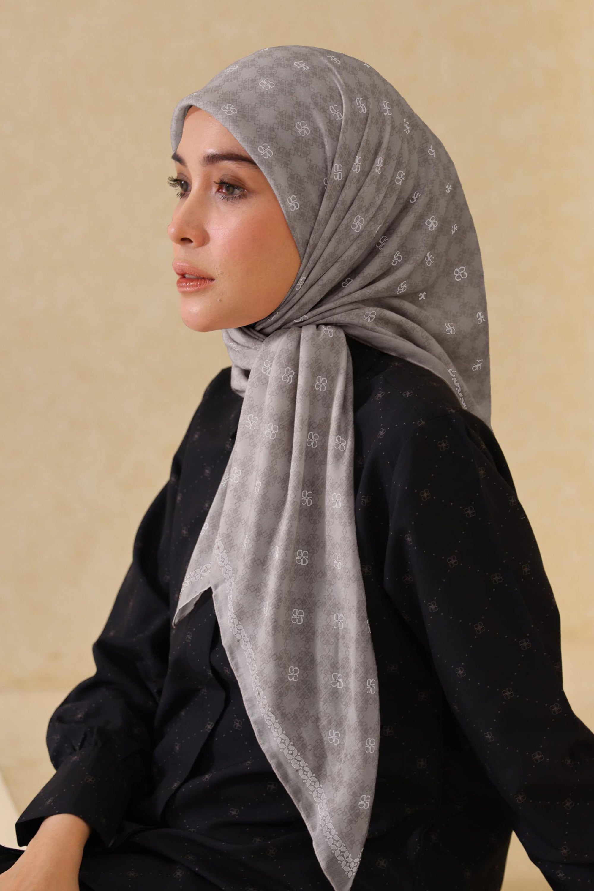 Ultrafine Najwa Scarf Kerudung Segi Empat