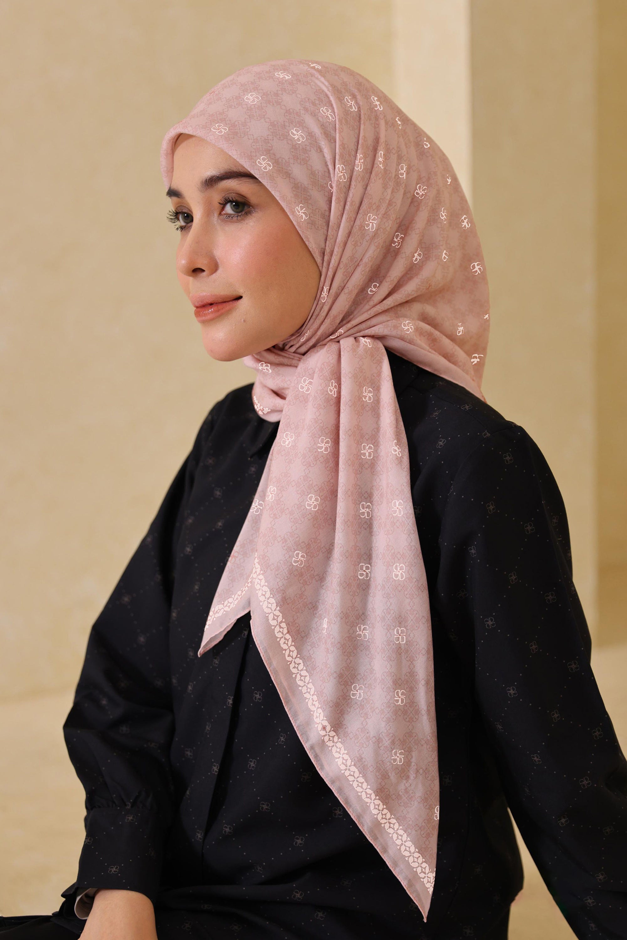 Ultrafine Najwa Scarf Kerudung Segi Empat