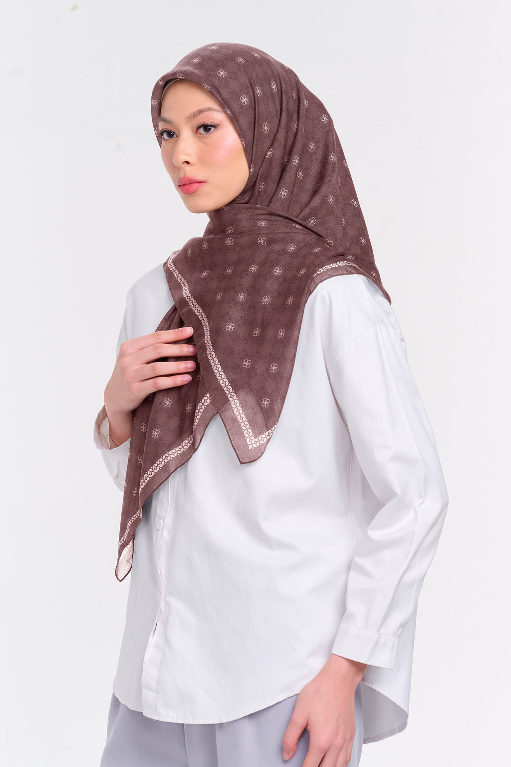 Ultrafine Najwa Scarf Kerudung Segi Empat