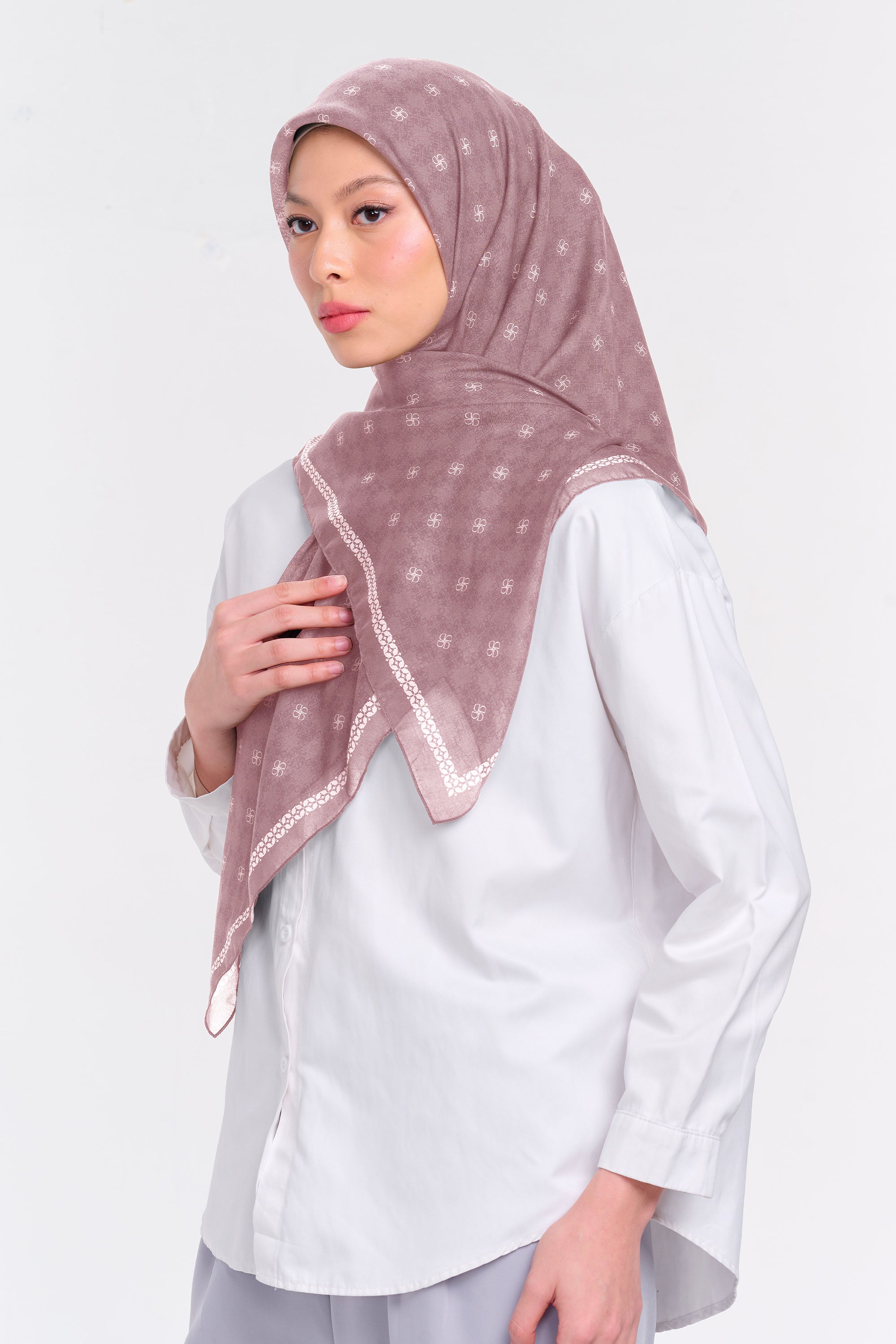 Ultrafine Najwa Scarf Kerudung Segi Empat