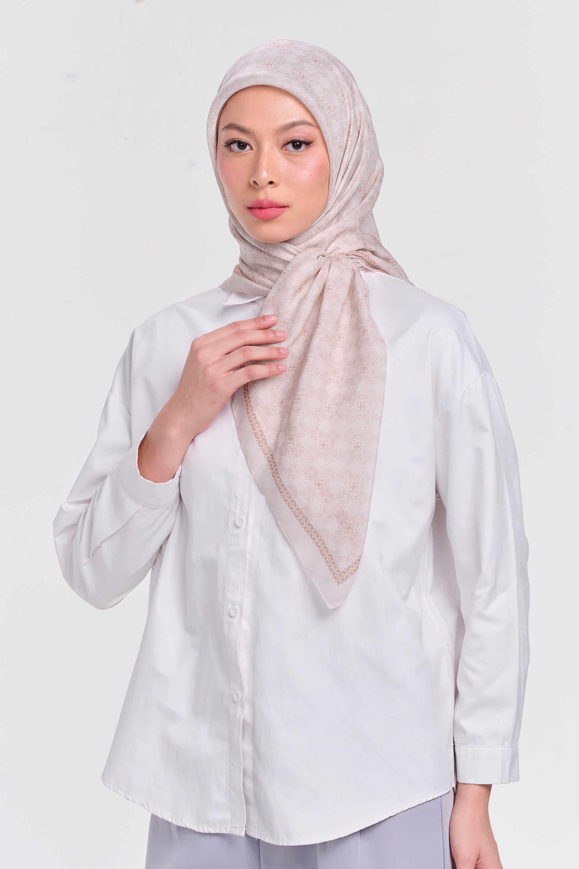 Ultrafine Najwa Scarf Kerudung Segi Empat