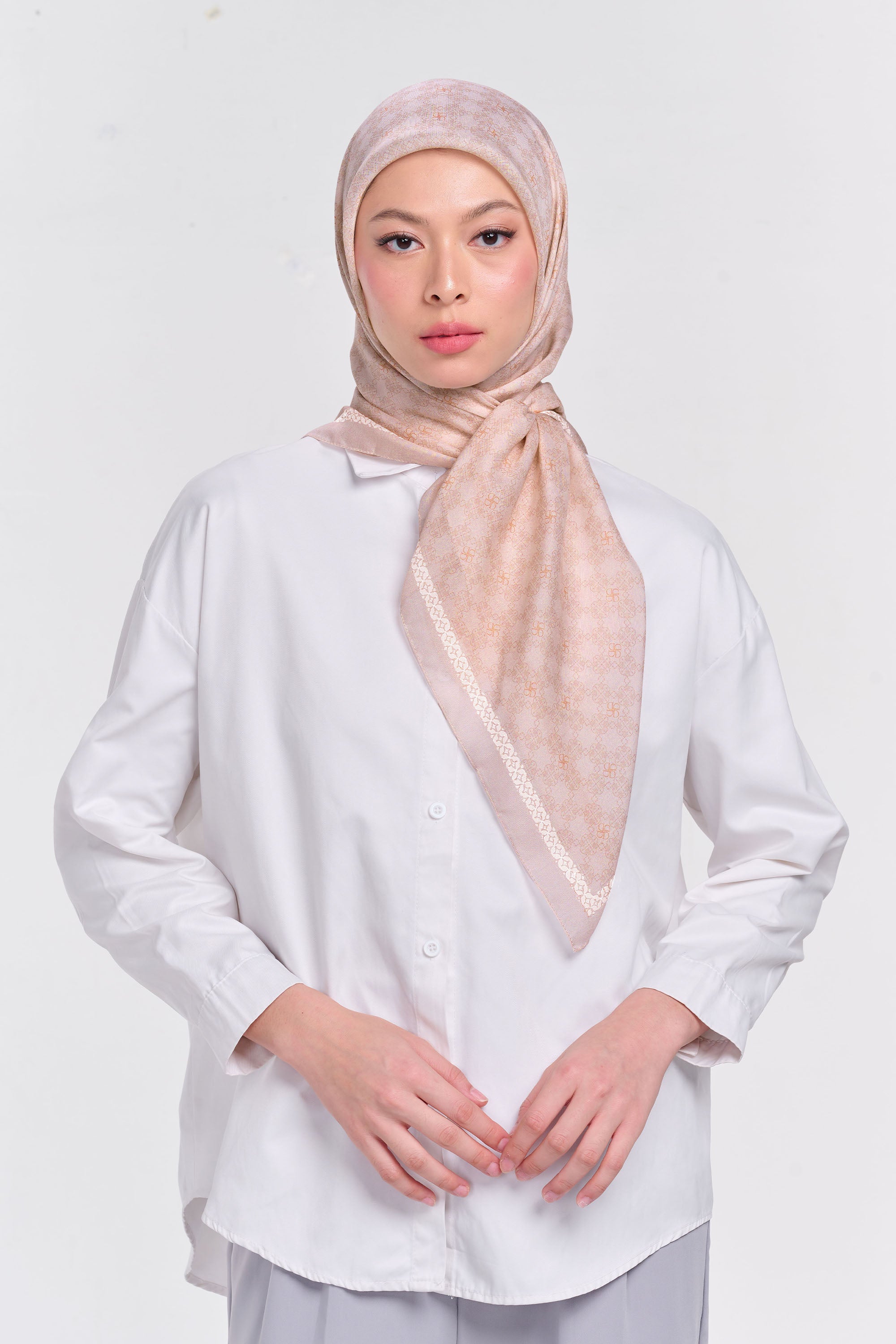 Ultrafine Najwa Scarf Kerudung Segi Empat