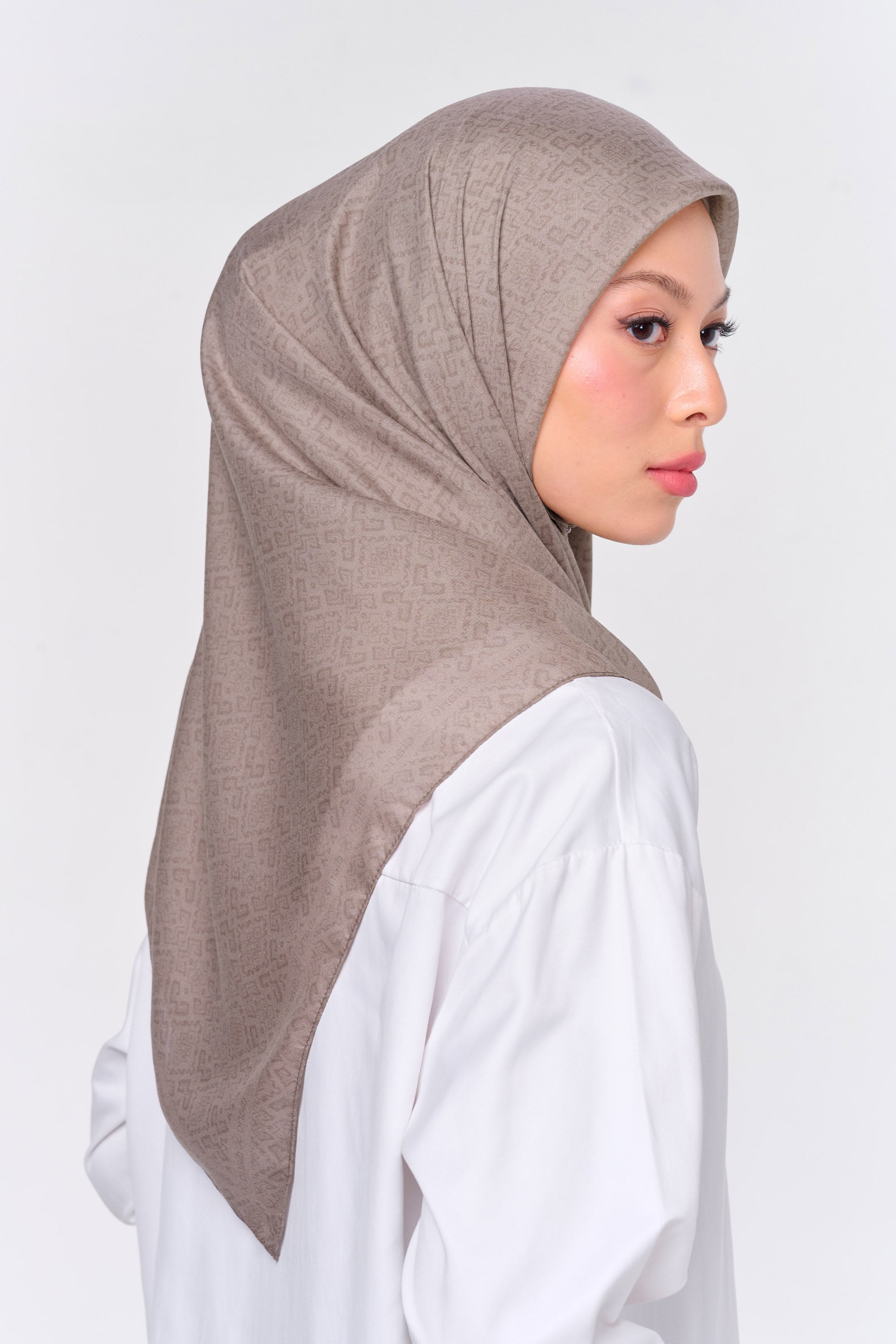 Ultrafine Clara Scarf Kerudung Segi Empat