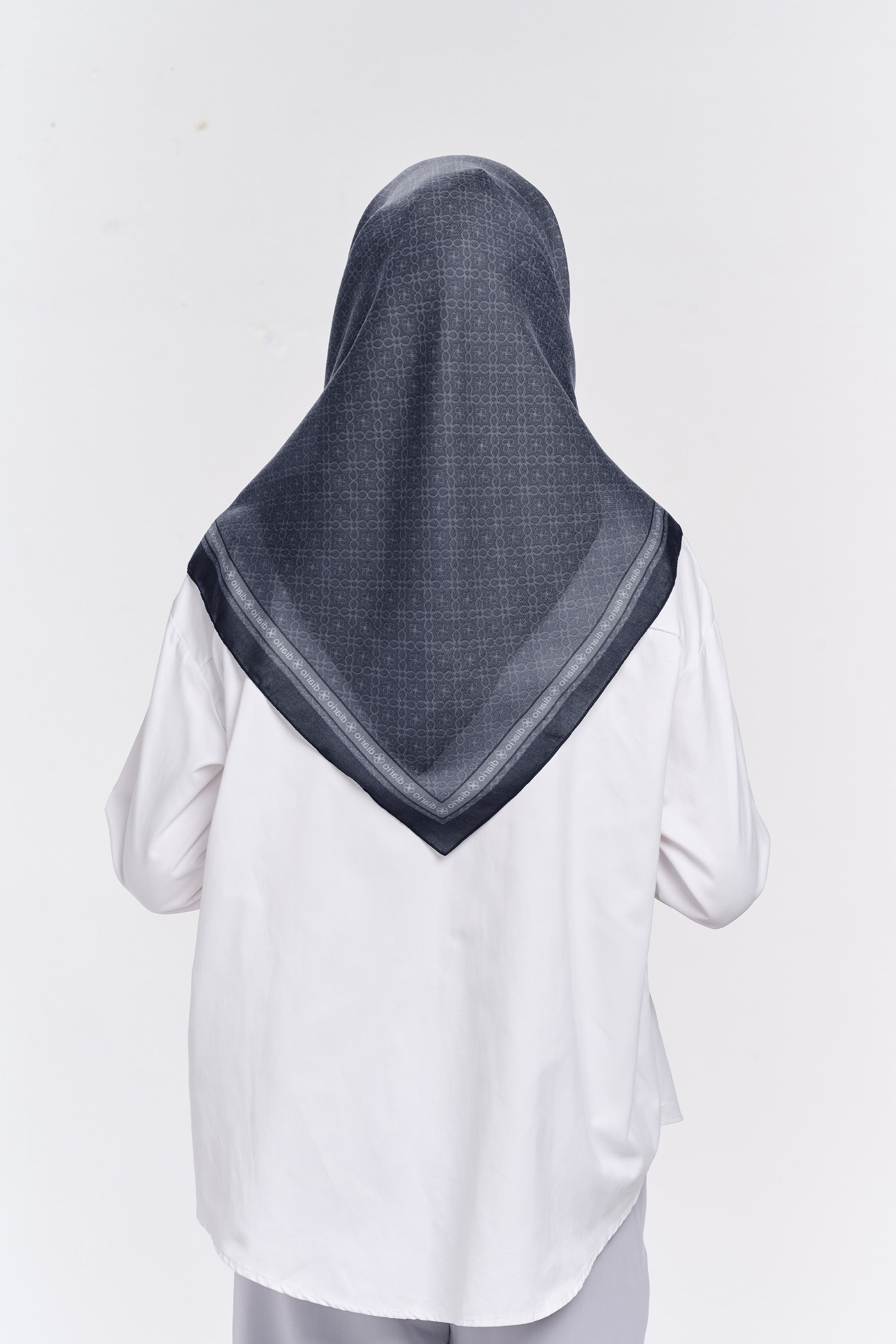 Ultrafine Chelsea Scarf Kerudung Segi Empat