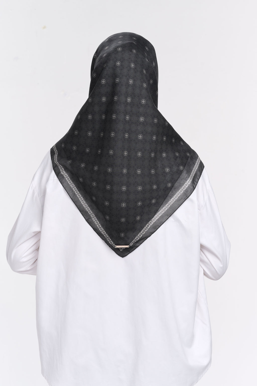 Ultrafine Najwa Scarf Kerudung Segi Empat