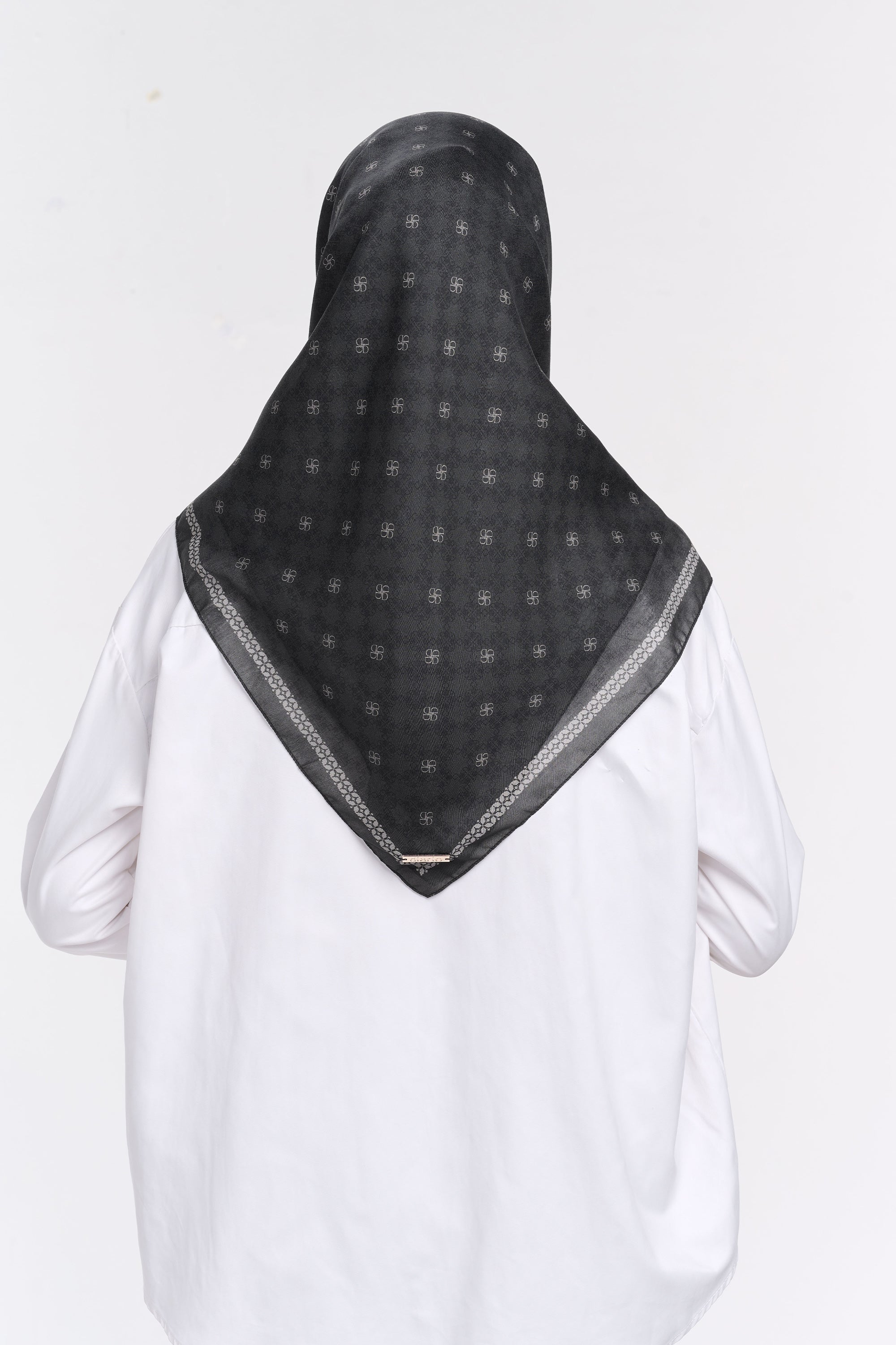 Ultrafine Najwa Scarf Kerudung Segi Empat