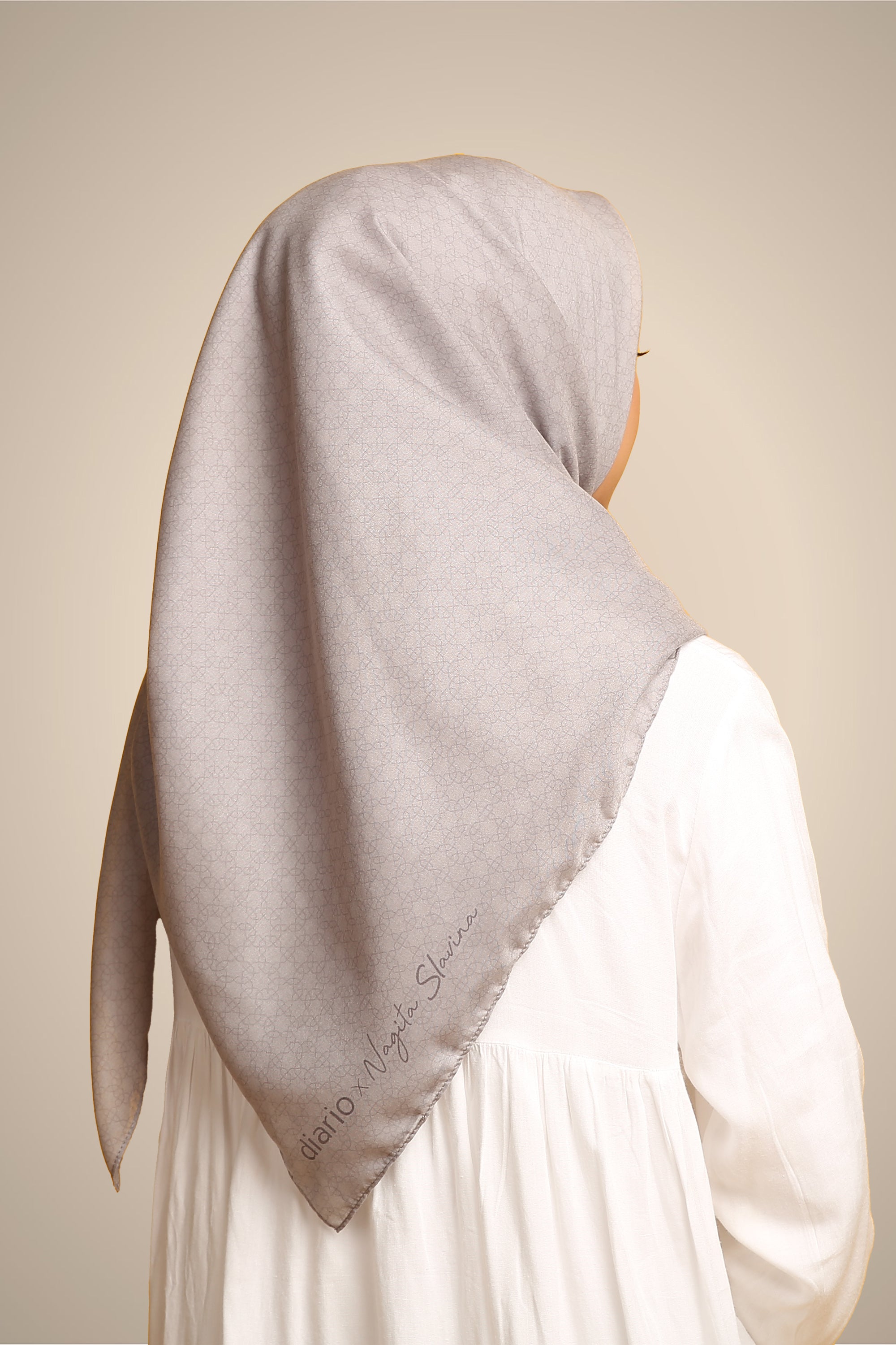 Diario x Nagita Slavina - Ultrafine Travel Series Plain Scarf Kerudung Segi Empat