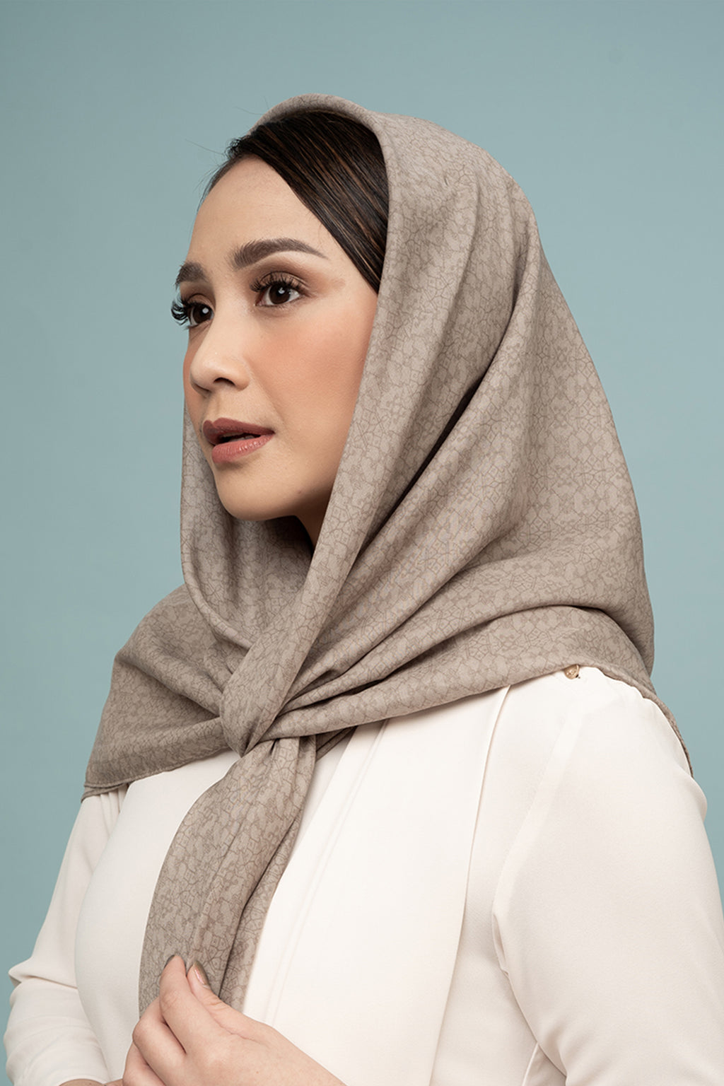 Diario x Nagita Slavina - Ultrafine Winter Plain Scarf Kerudung Segi Empat