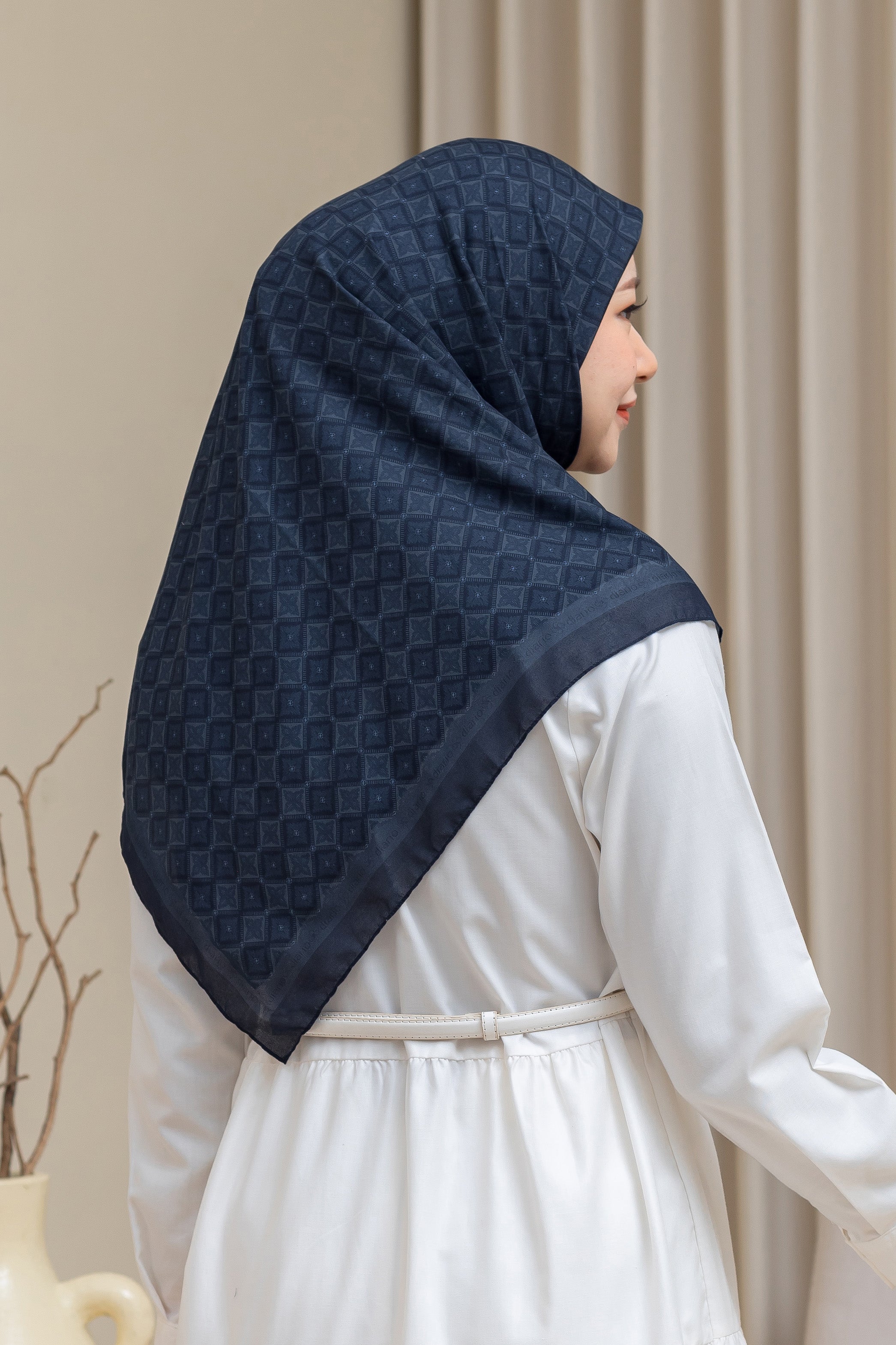 Ultrafine Alyssa Scarf Kerudung Segi Empat