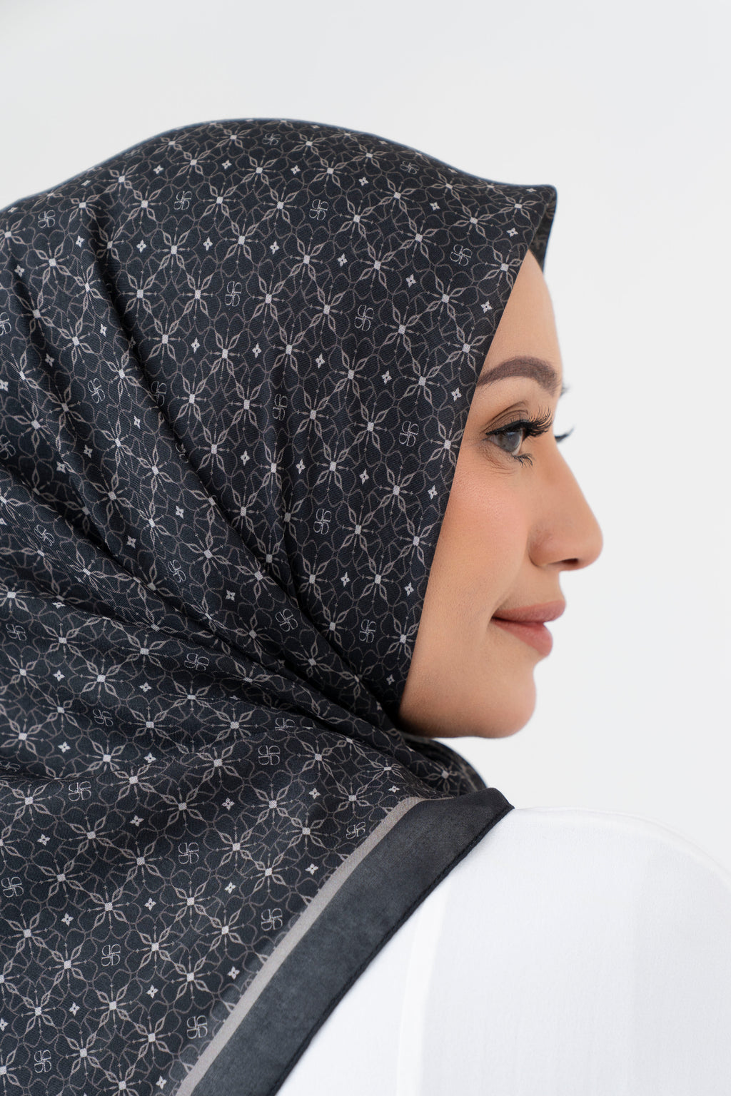 Ultrafine Zahra Scarf Kerudung Segi Empat