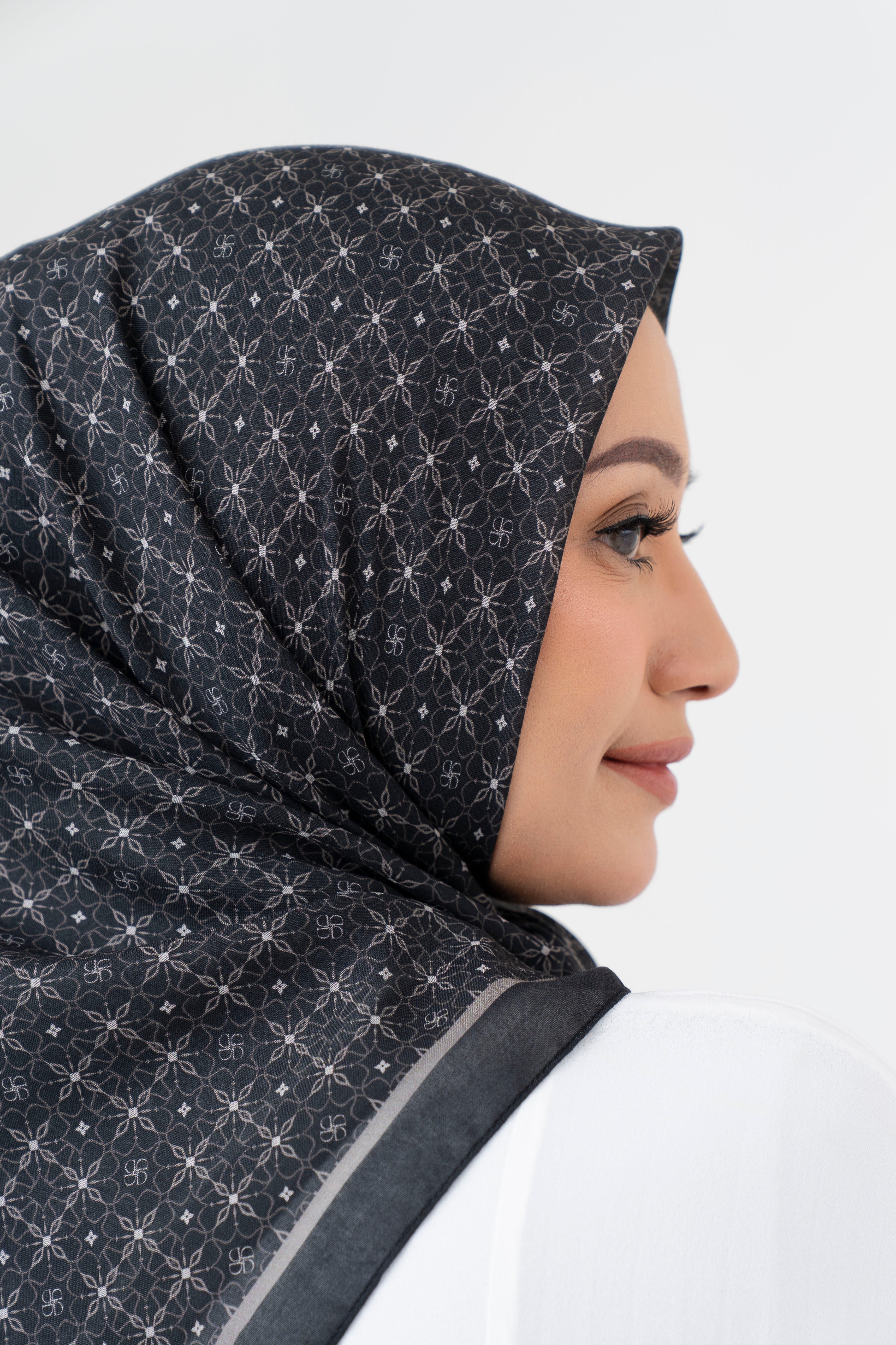 Ultrafine Zahra Scarf Kerudung Segi Empat