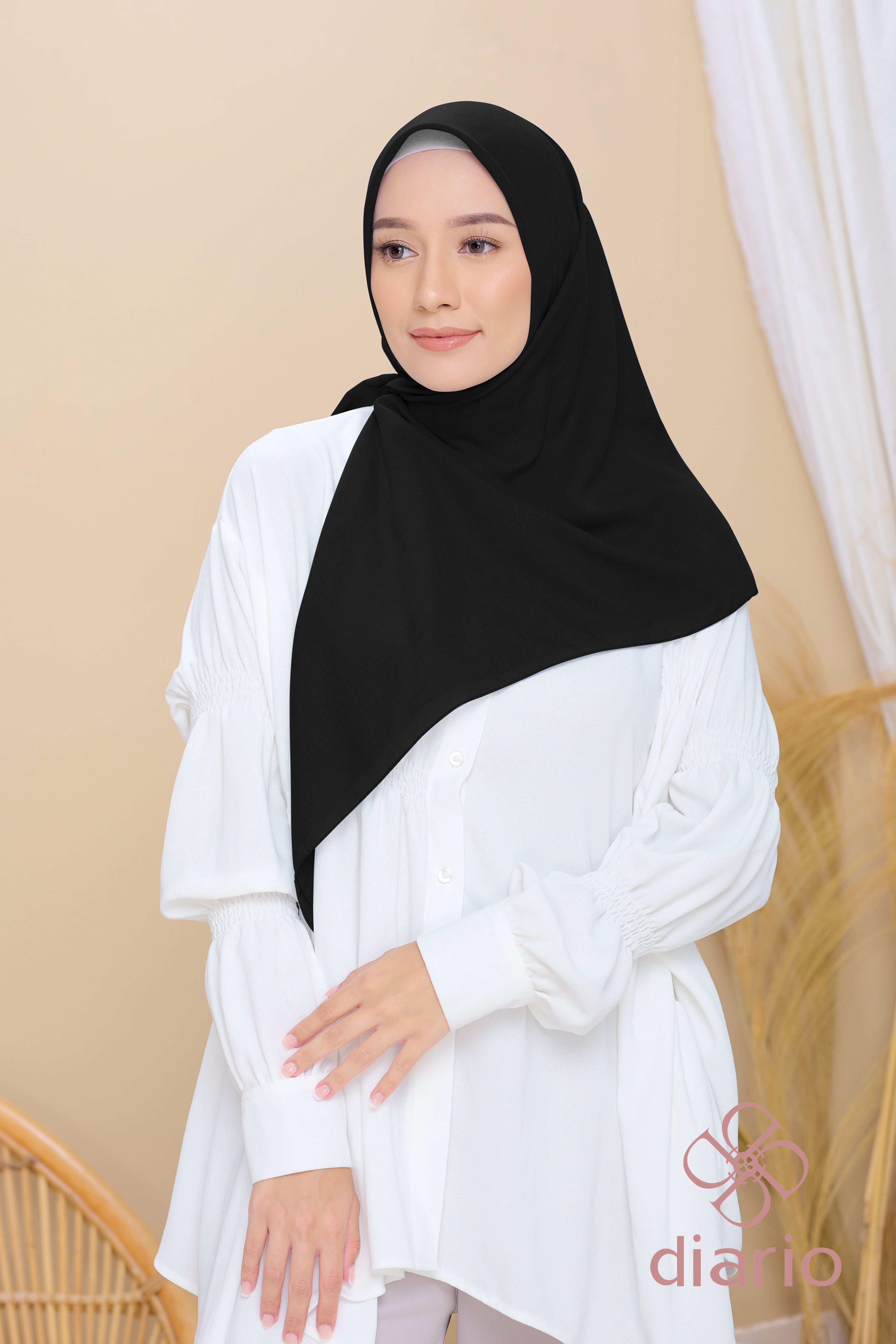 Diario - Kerudung Segi Empat Paris Japan Premium Plain Scarf