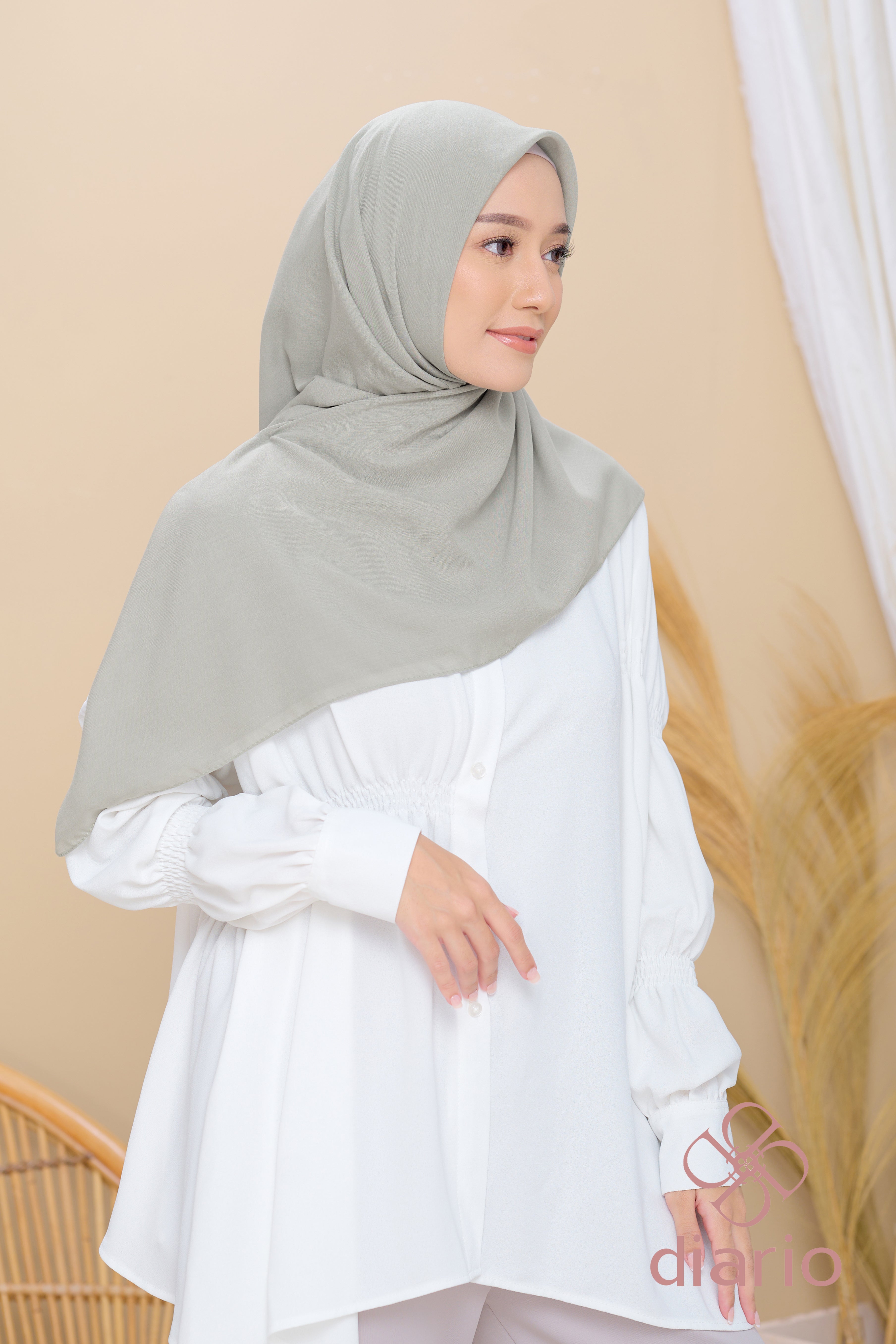 Diario - Kerudung Segi Empat Paris Japan Premium Plain Scarf