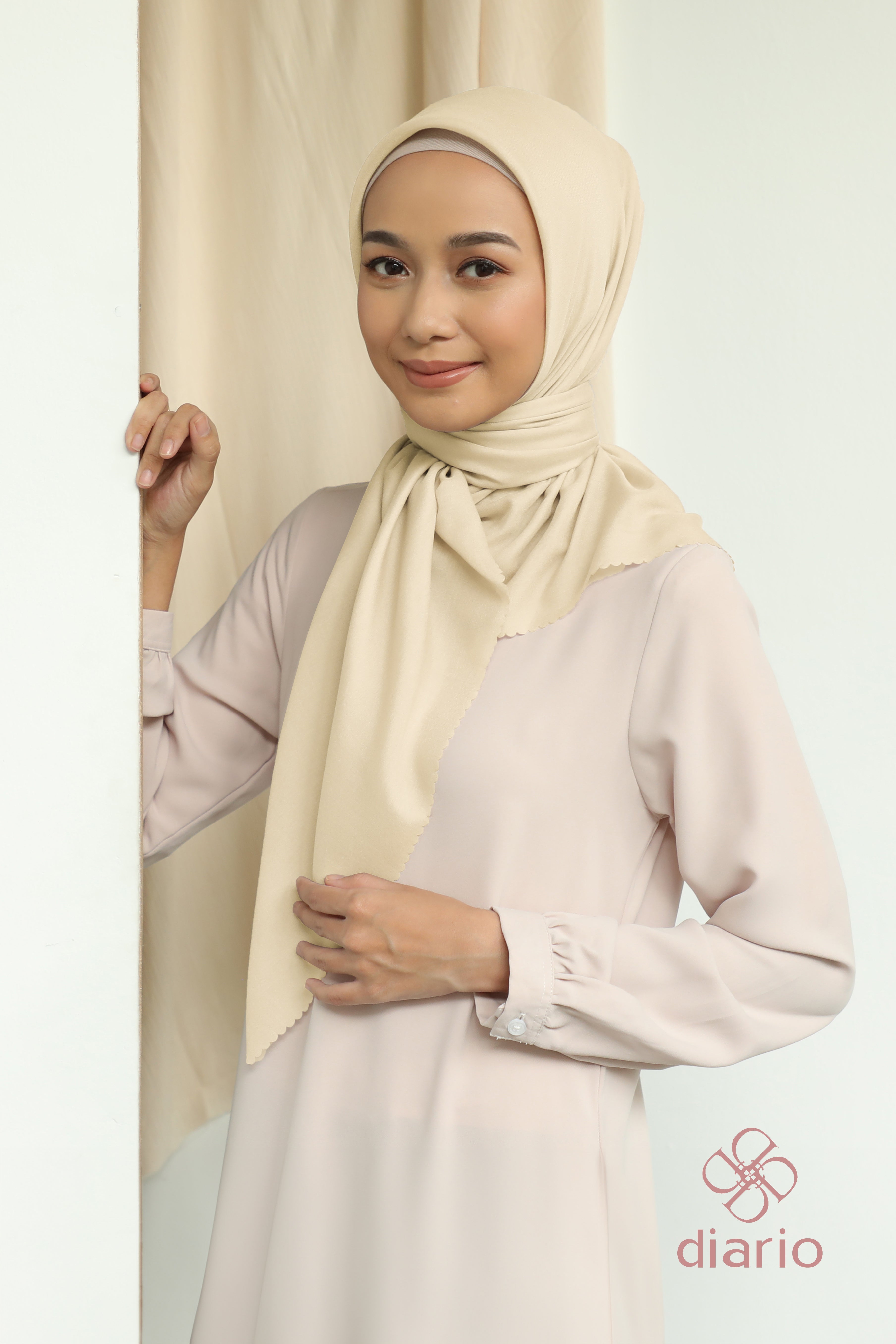 Diario - Kerudung Segi Empat Paris LC Premium Plain