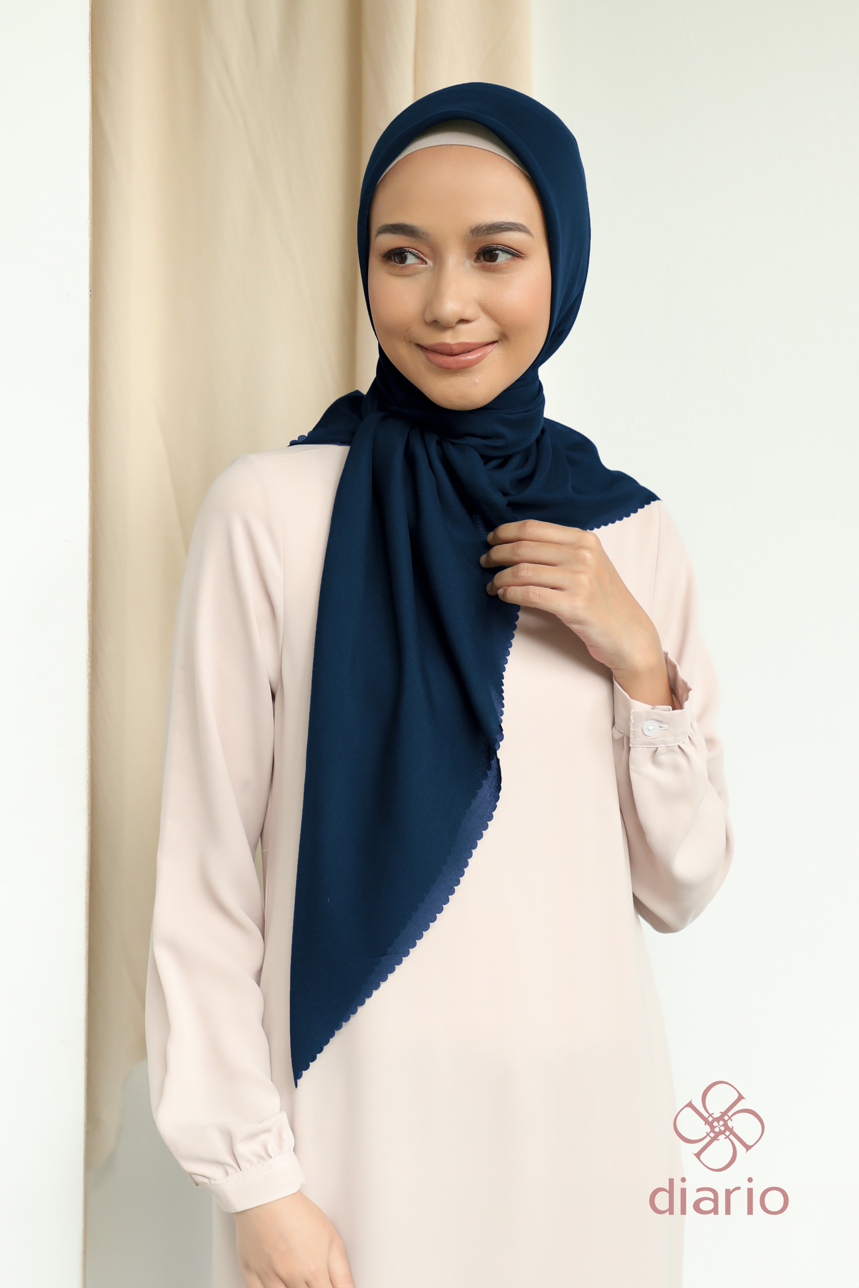 Diario - Kerudung Segi Empat Paris LC Premium Plain