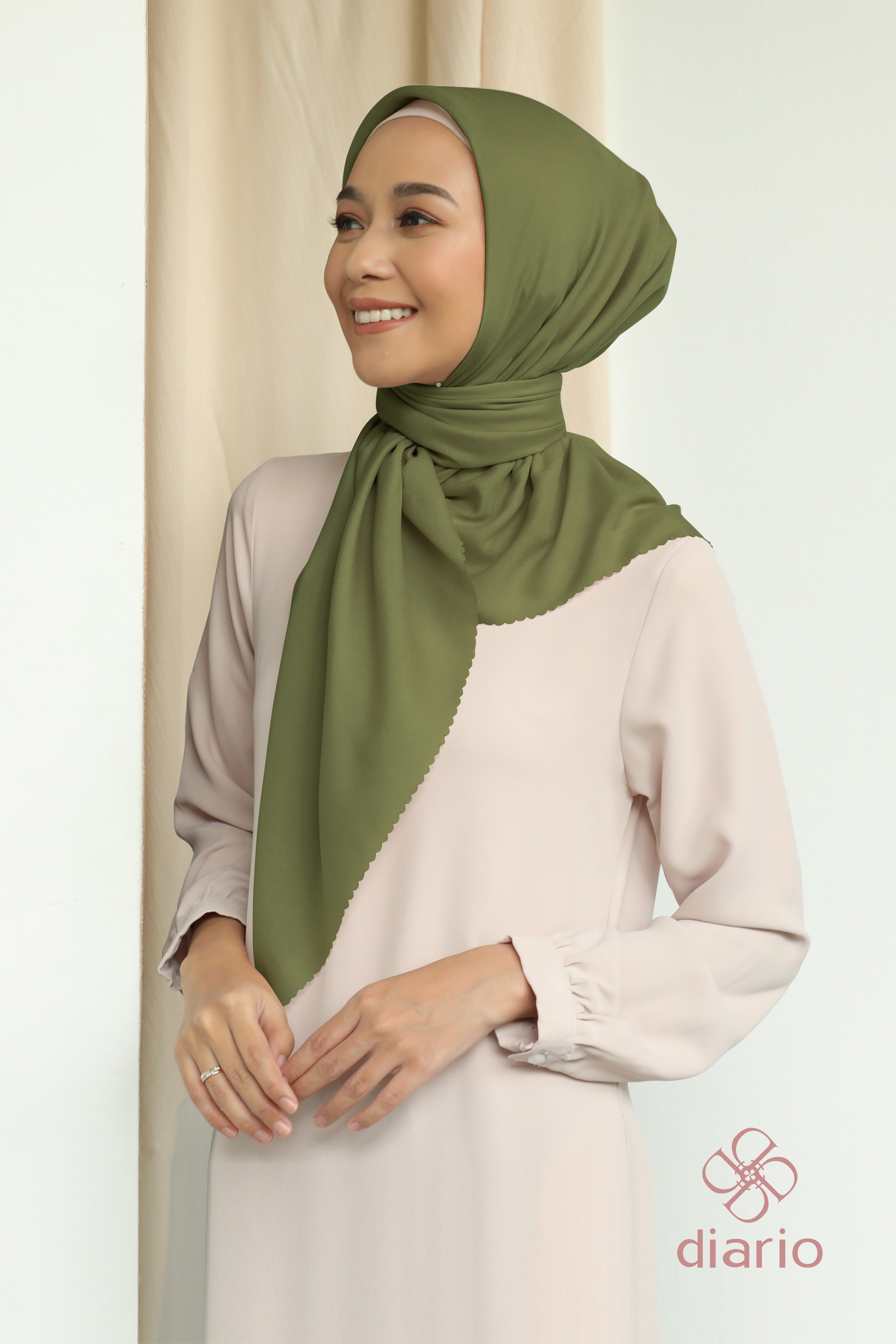 Diario - Kerudung Segi Empat Paris LC Premium Plain