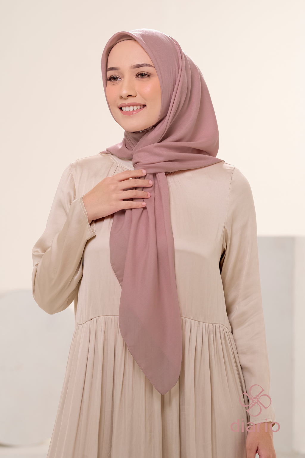 Diario - Kerudung Segi Empat Ultrafine Plain Scarf Voal Pink Series