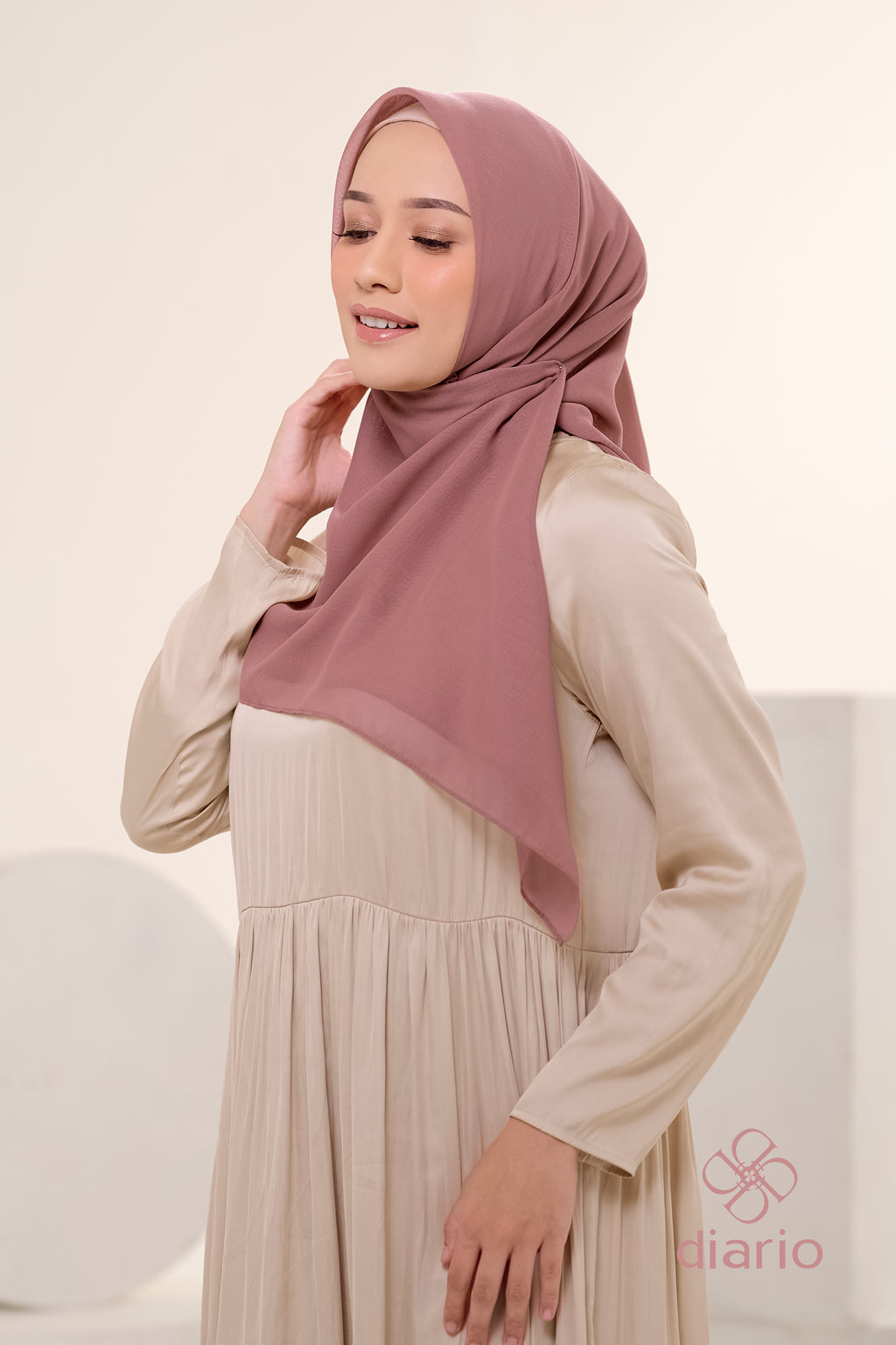 Diario - Kerudung Segi Empat Ultrafine Plain Scarf Voal Pink Series
