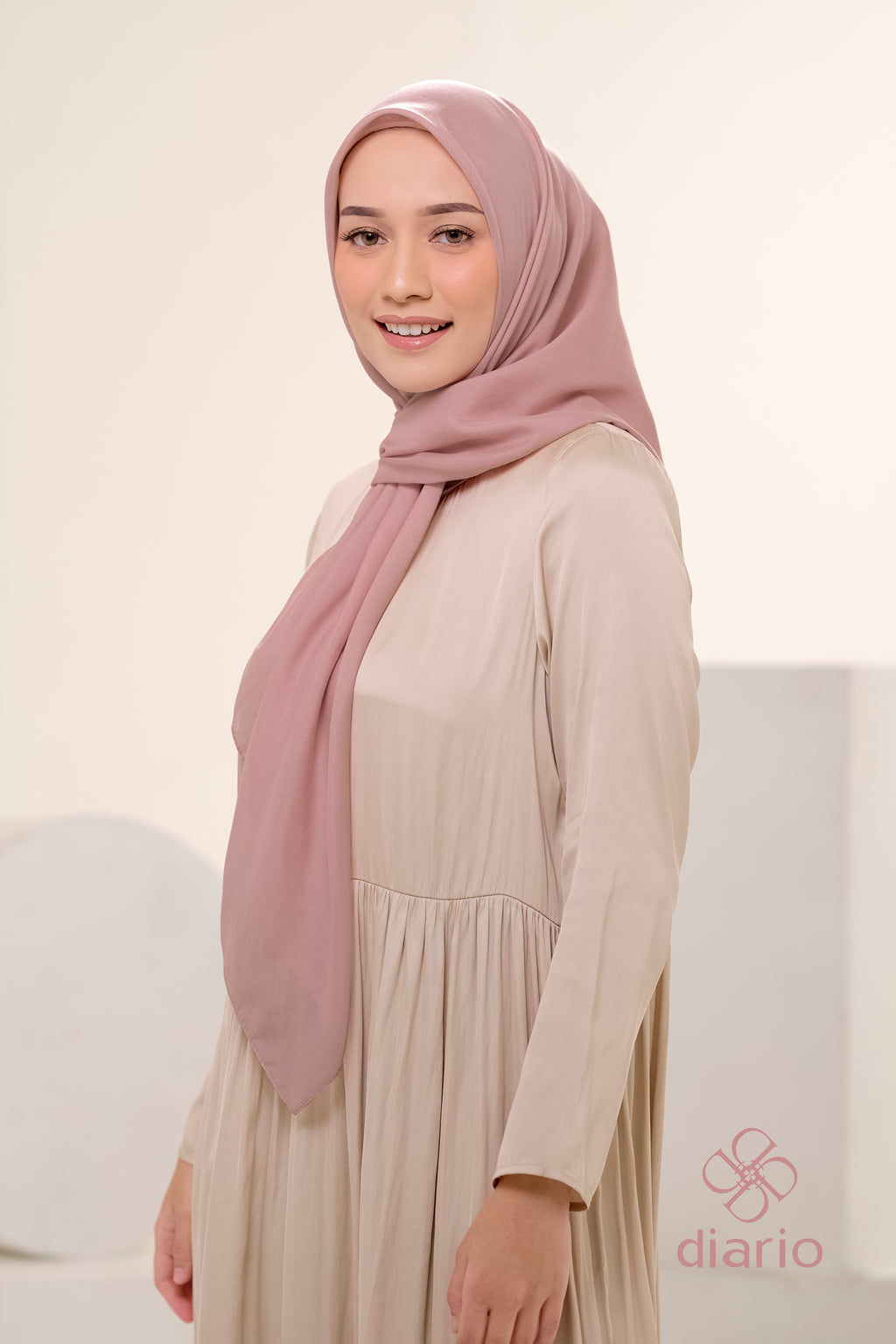 Diario - Kerudung Segi Empat Ultrafine Plain Scarf Voal Pink Series