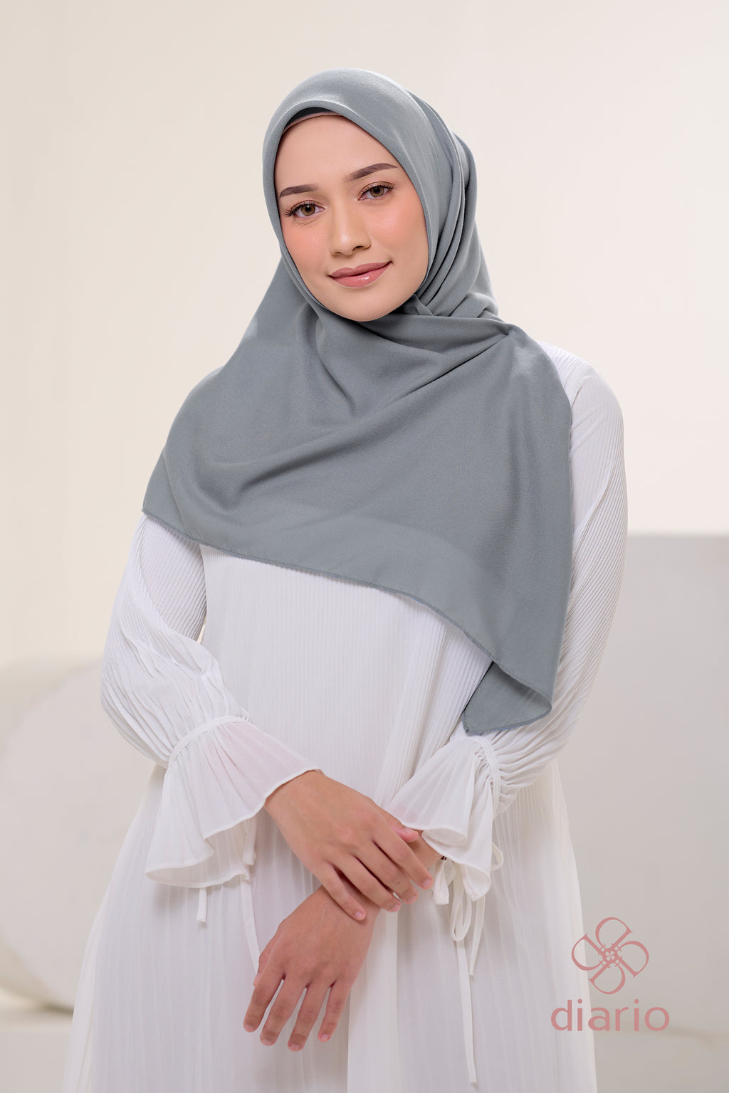Diario - Kerudung Segi Empat Ultrafine Plain Scarf Grey Series