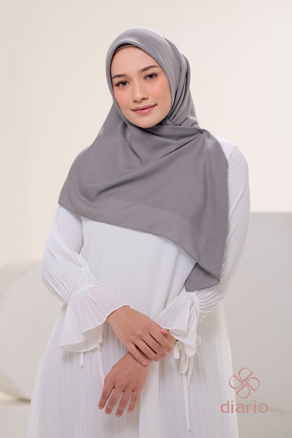 Diario - Kerudung Segi Empat Ultrafine Plain Scarf Grey Series