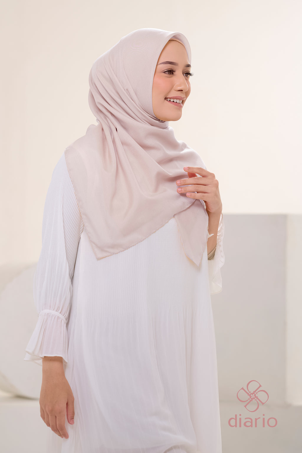 Diario - Kerudung Segi Empat Ultrafine Plain Scarf Voal Pink Series