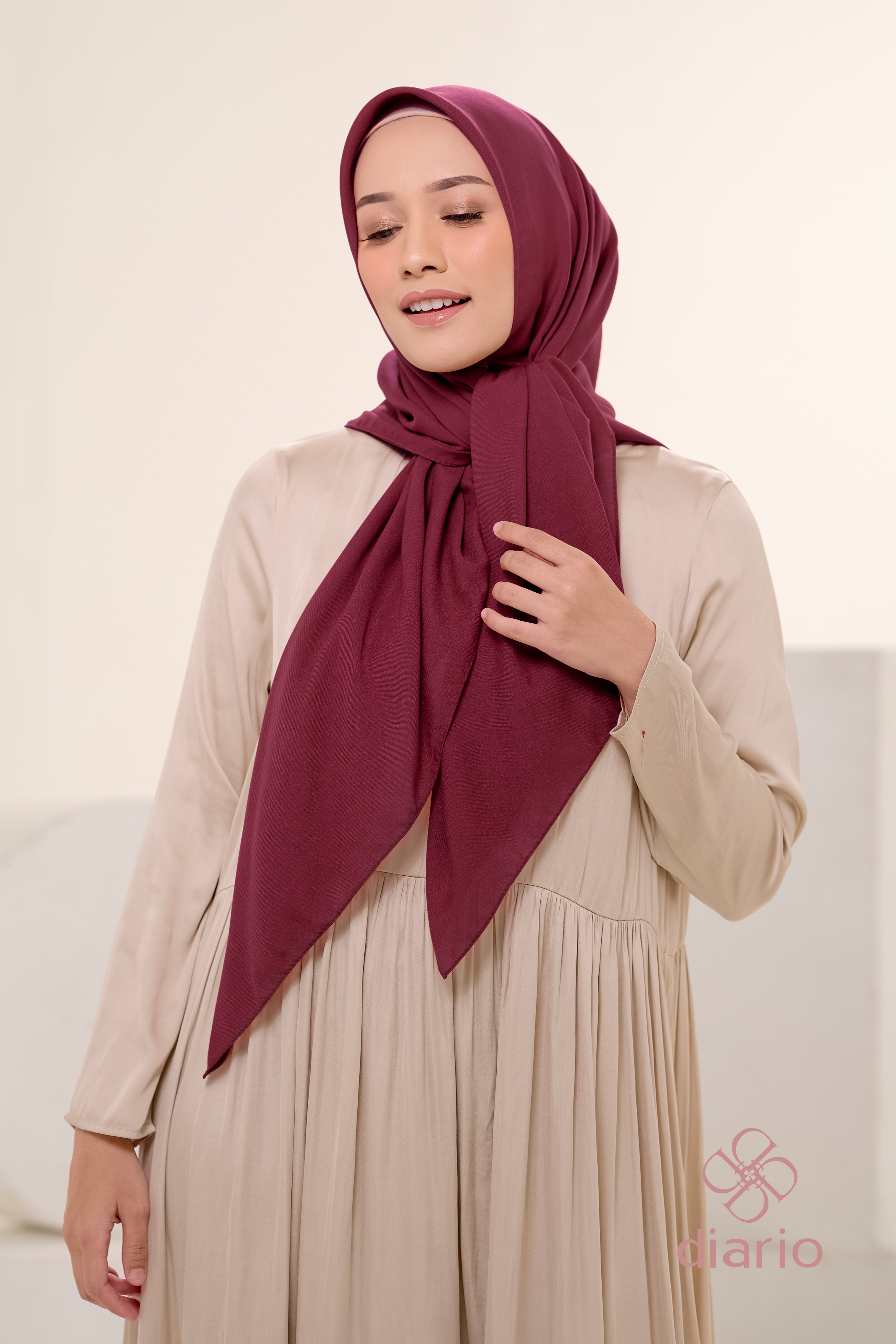 Diario - Kerudung Segi Empat Ultrafine Plain Scarf Voal Red Series