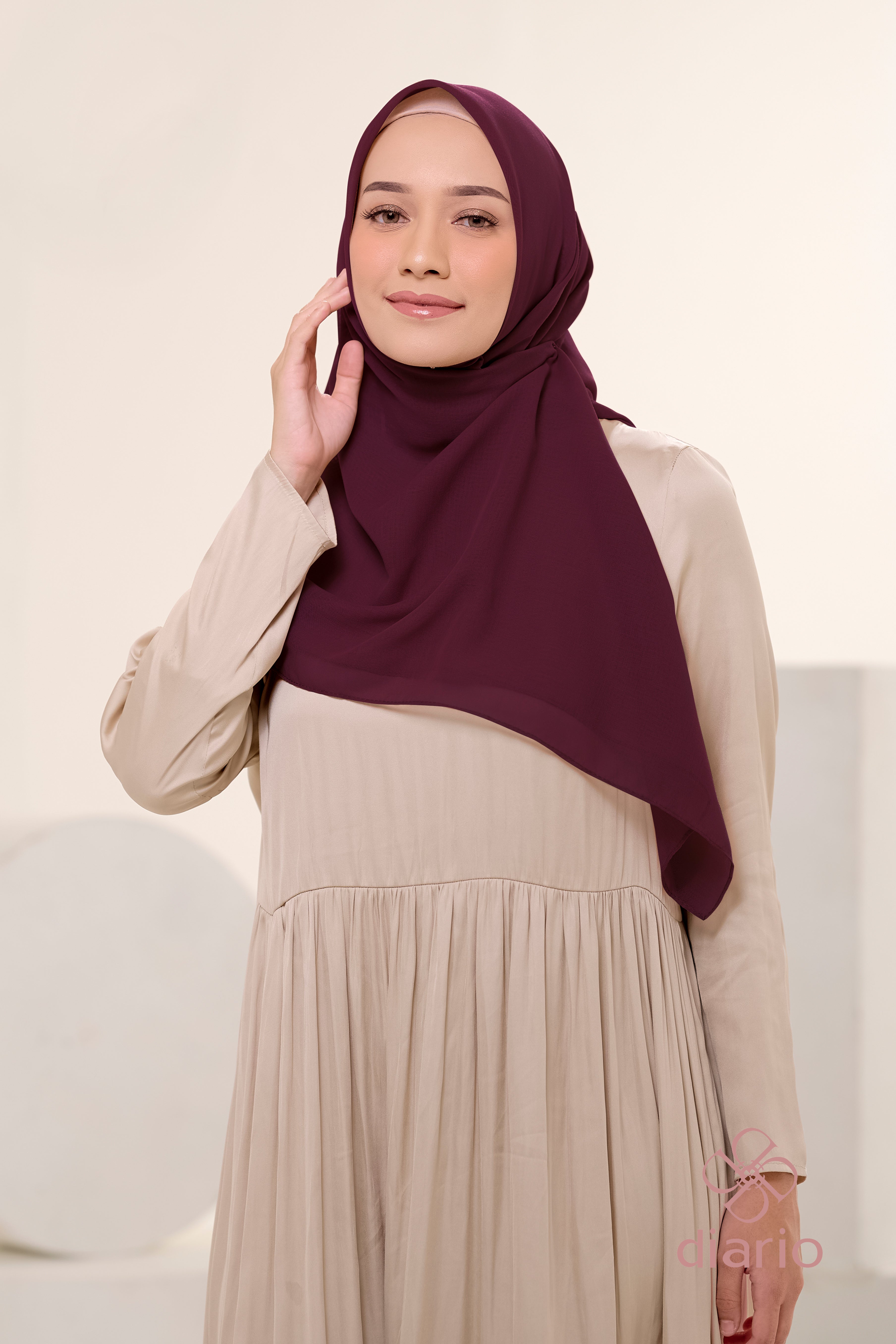 Diario - Kerudung Segi Empat Ultrafine Plain Scarf Voal Red Series