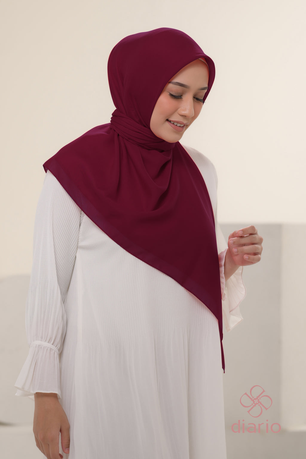 Diario - Kerudung Segi Empat Ultrafine Plain Scarf Voal Red Series